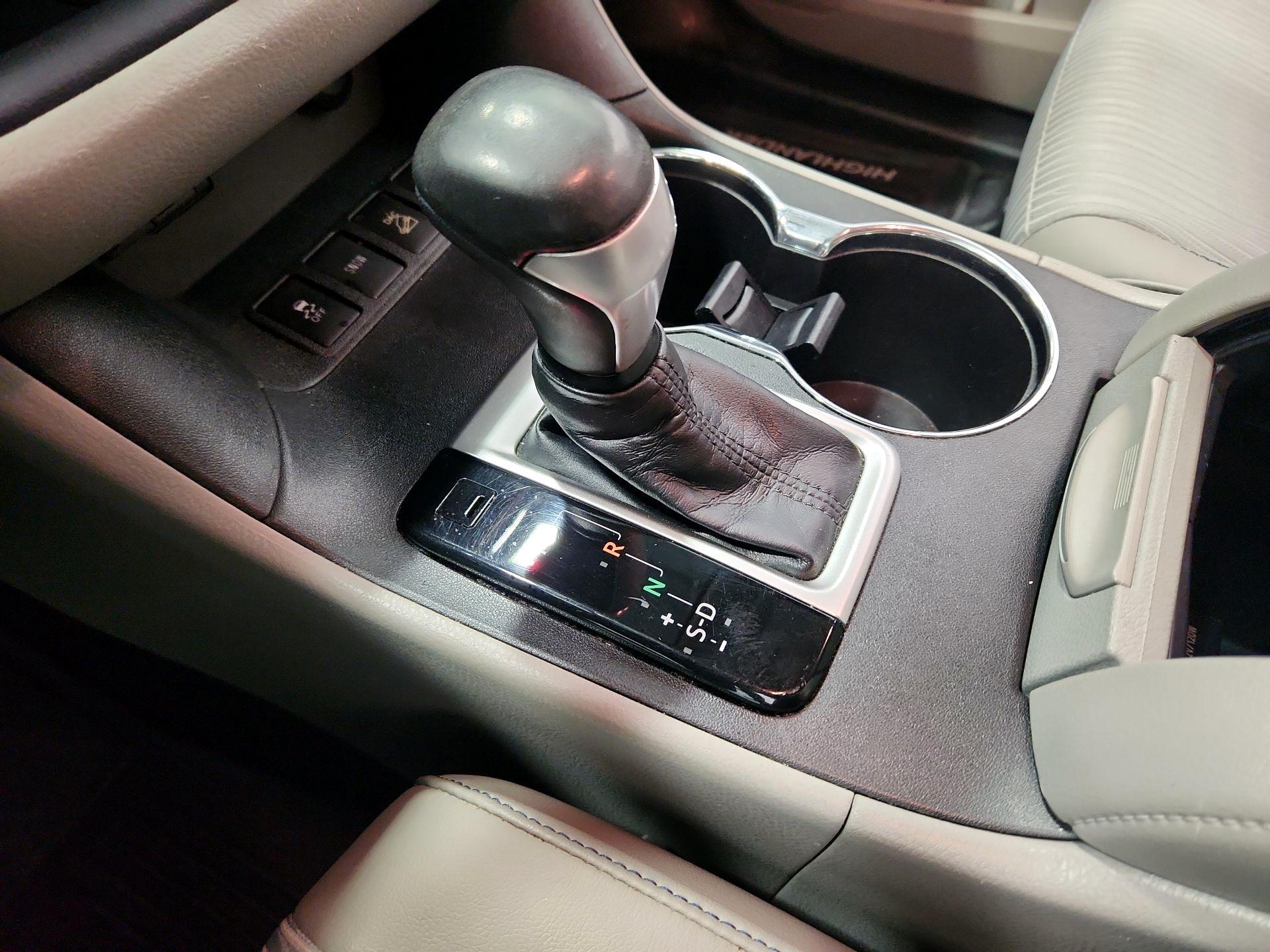 Thumbnail: 2016 Toyota Highlander - 17