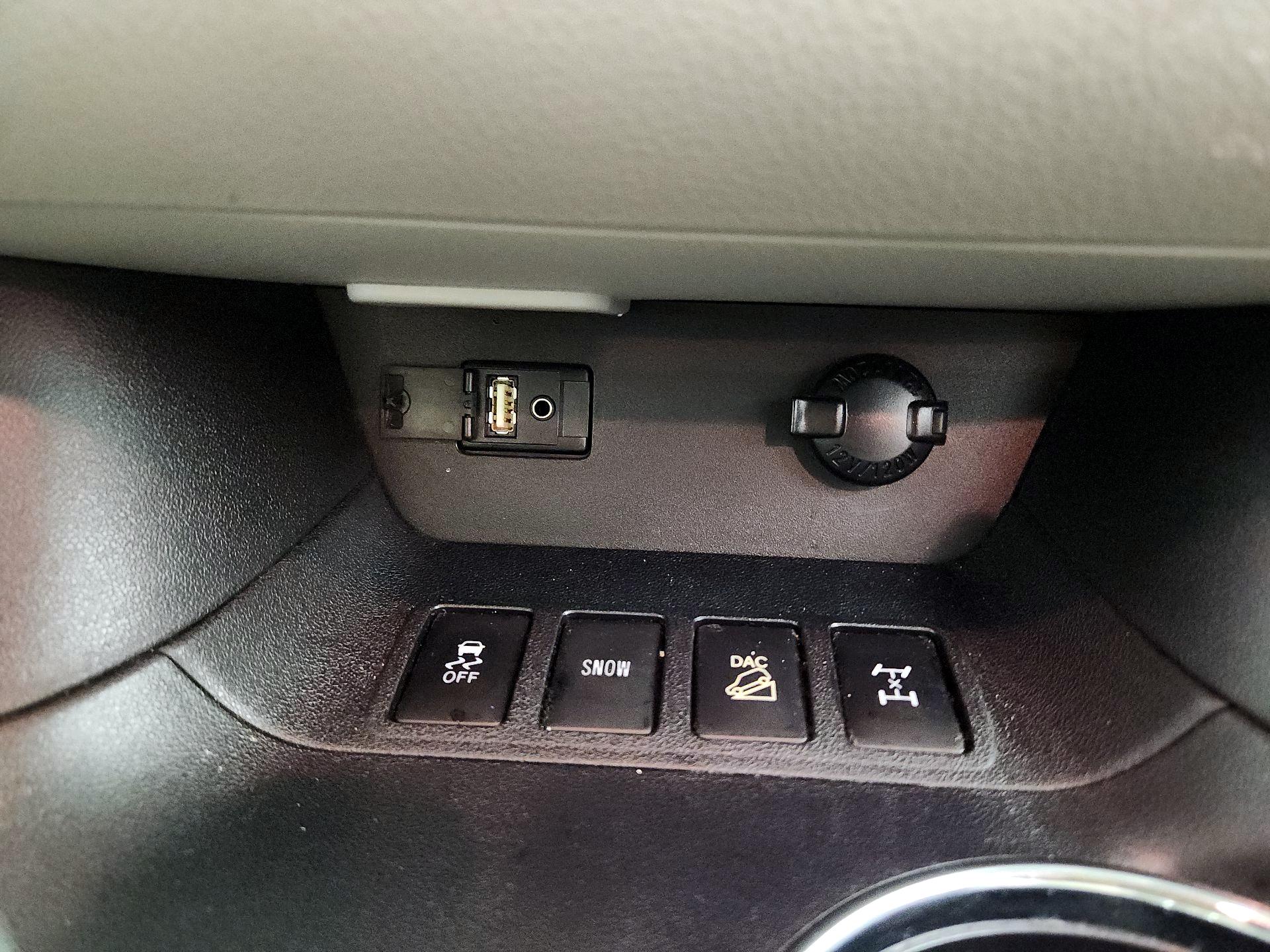 Thumbnail: 2016 Toyota Highlander - 18