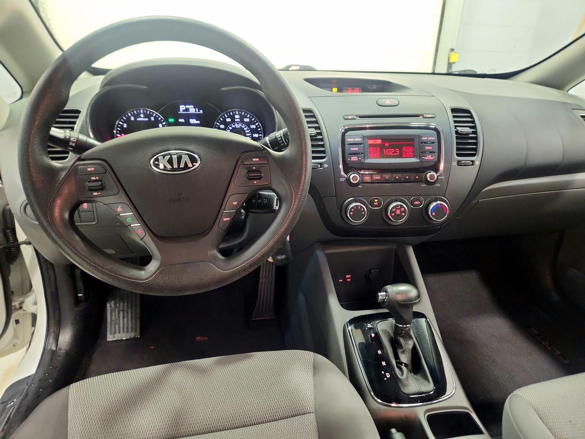 Thumbnail: 2017 Kia Forte - 9