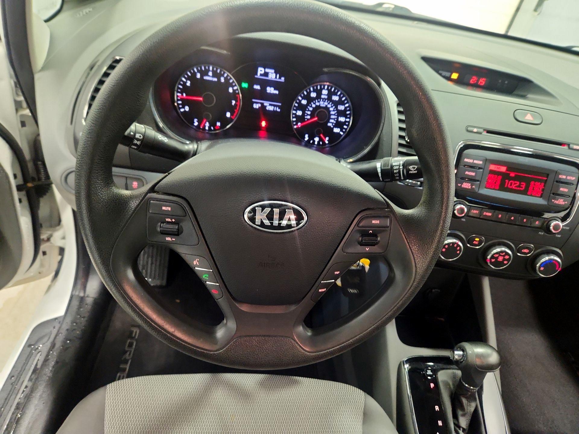 Thumbnail: 2017 Kia Forte - 10