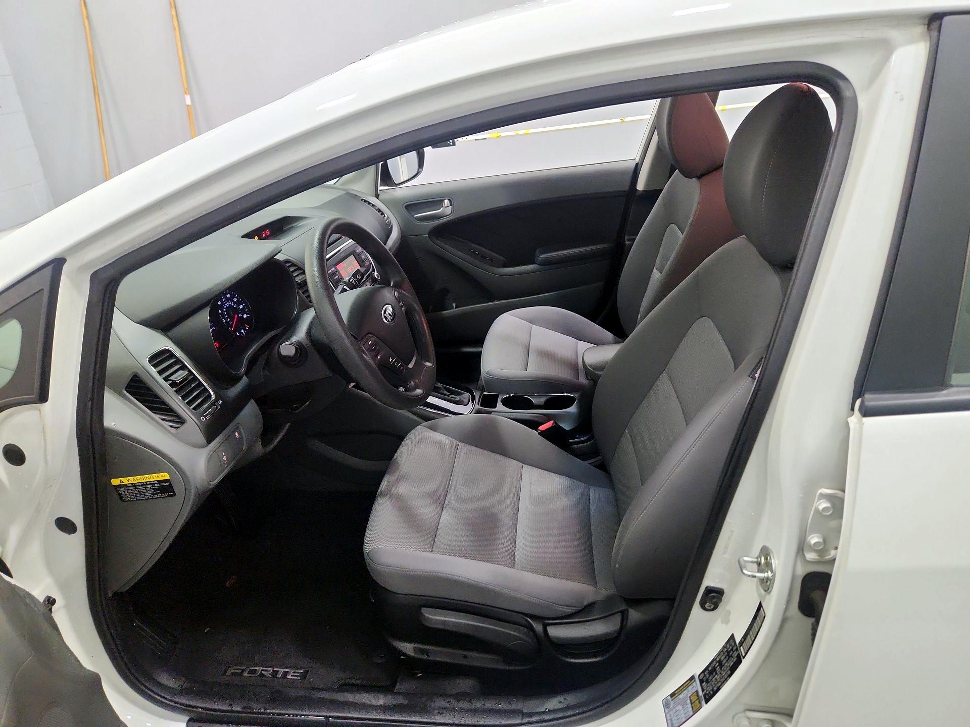 Thumbnail: 2017 Kia Forte - 11