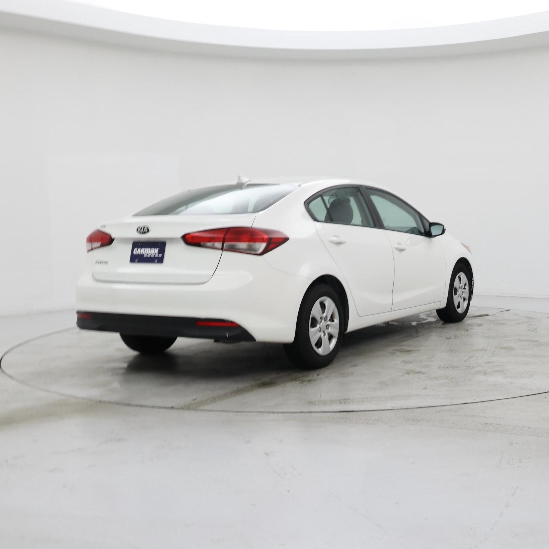 Thumbnail: 2017 Kia Forte - 8