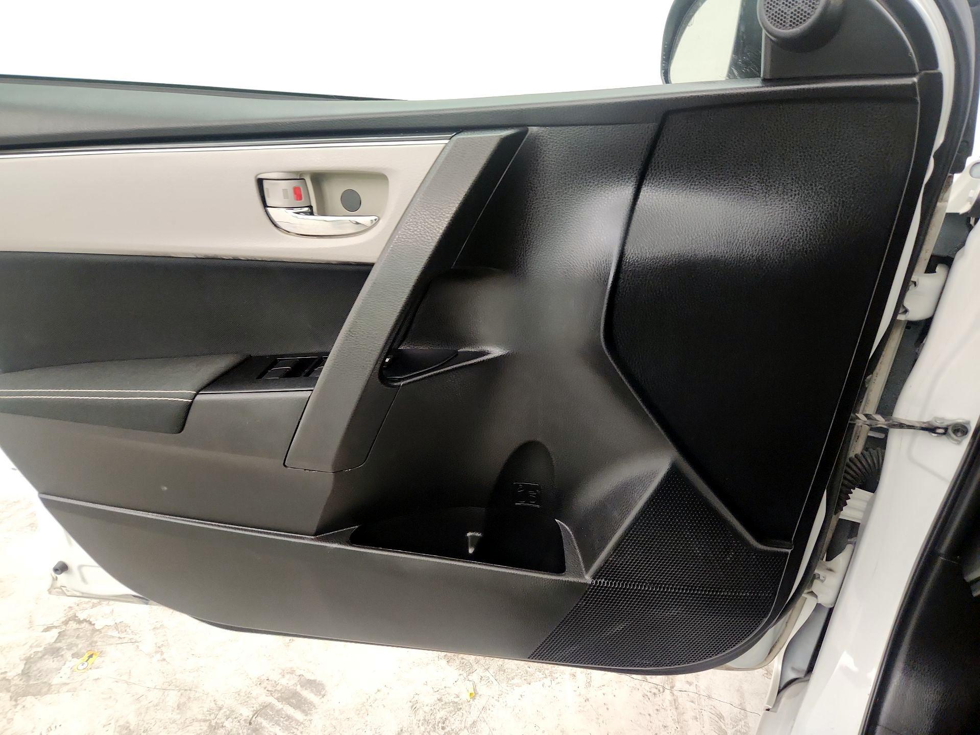 Thumbnail: 2017 Toyota Corolla - 10