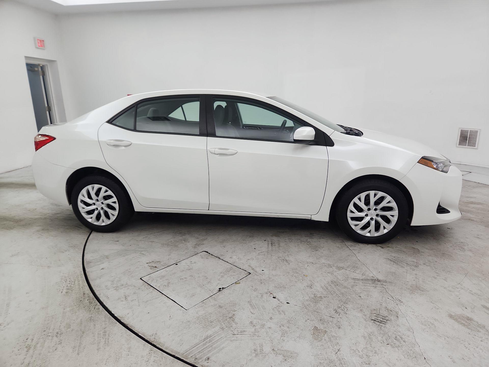 Thumbnail: 2017 Toyota Corolla - 4