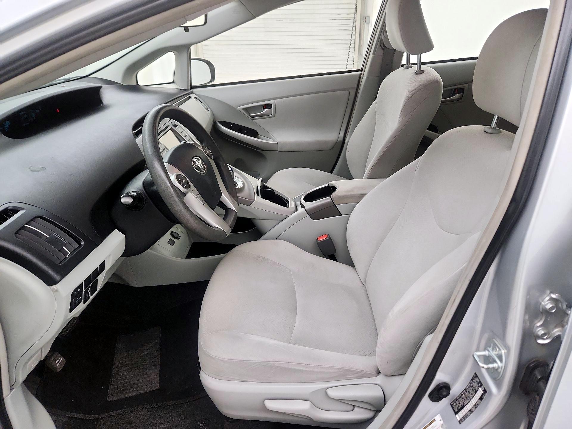 Thumbnail: 2015 Toyota Prius - 9