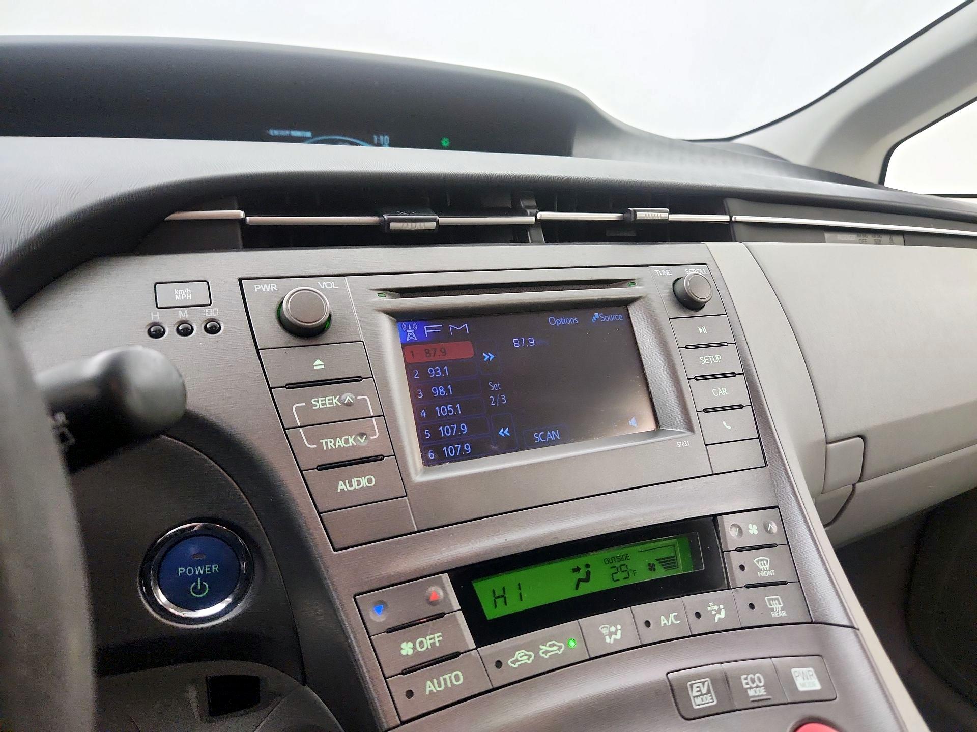 Thumbnail: 2015 Toyota Prius - 13