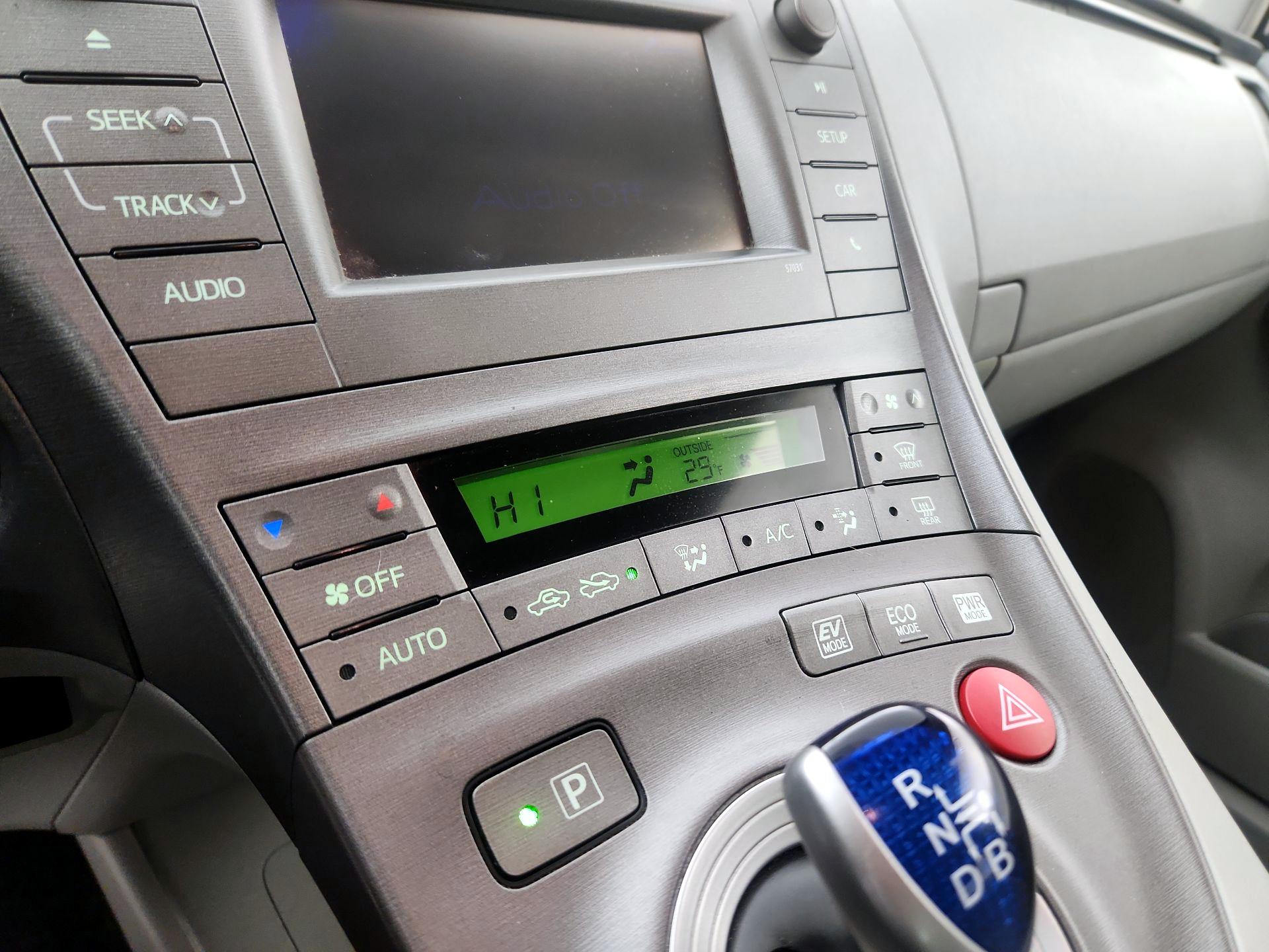 Thumbnail: 2015 Toyota Prius - 14