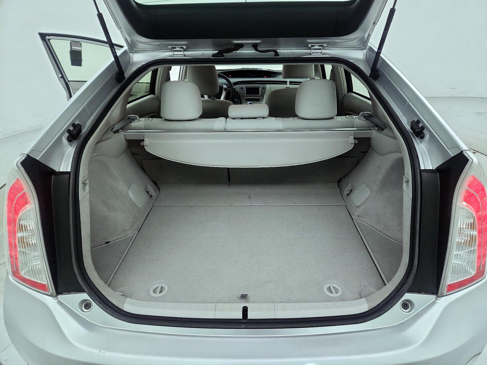 Thumbnail: 2015 Toyota Prius - 18