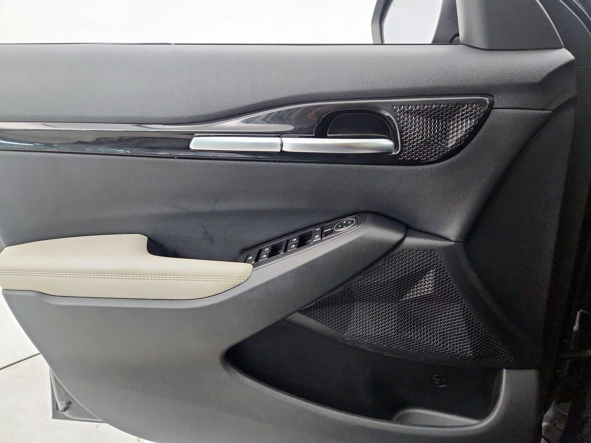 Thumbnail: 2023 Kia Seltos - 12