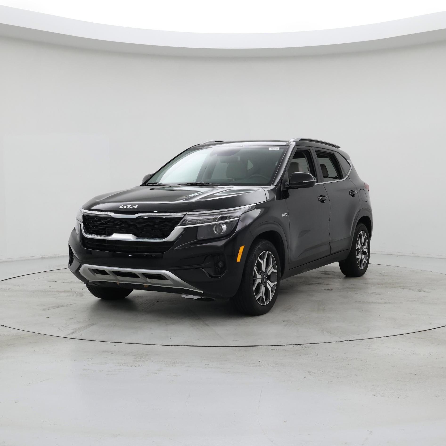 Thumbnail: 2023 Kia Seltos - 4