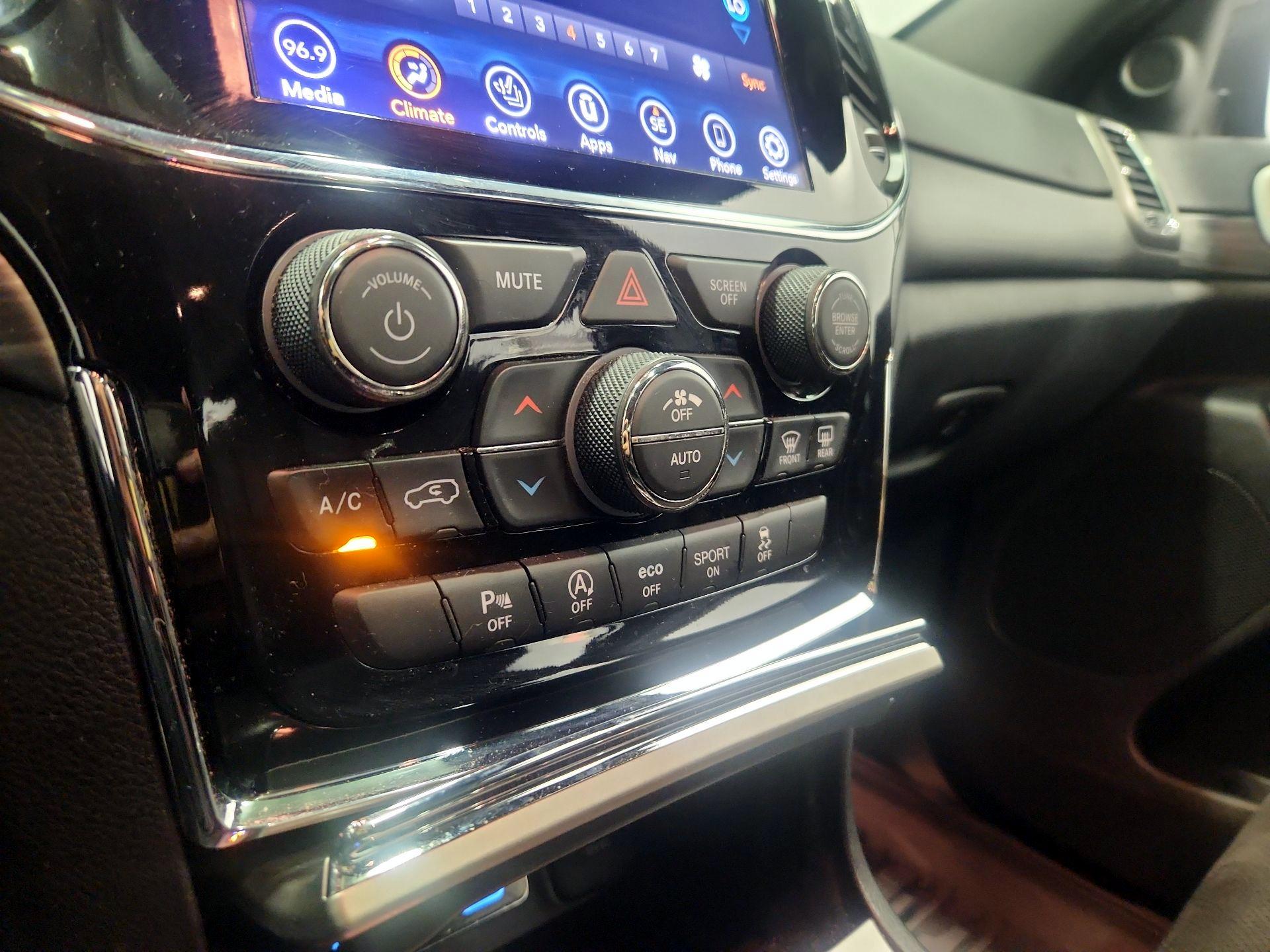 Thumbnail: 2020 Jeep Grand Cherokee - 17