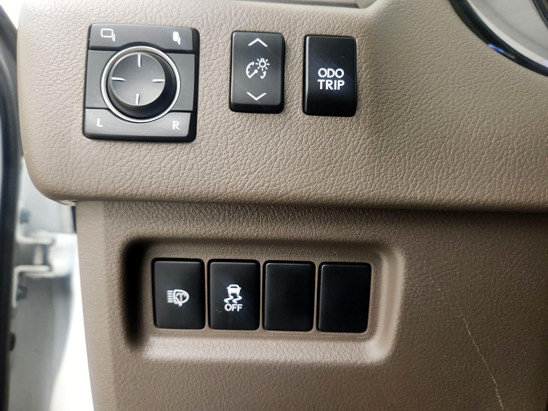 Thumbnail: 2017 Lexus GX - 12