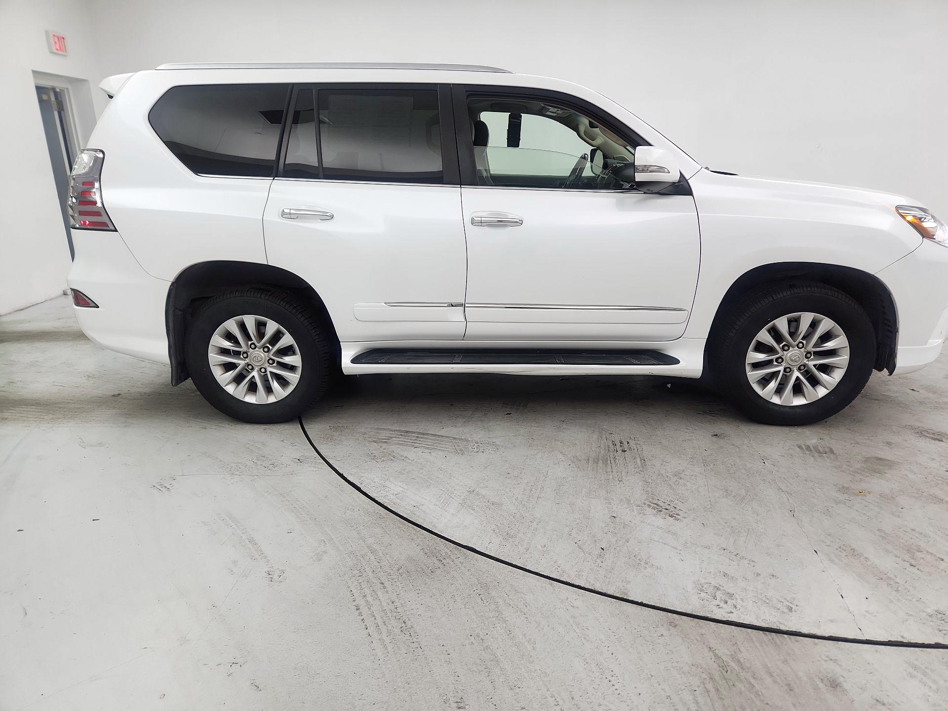 Thumbnail: 2017 Lexus GX - 4