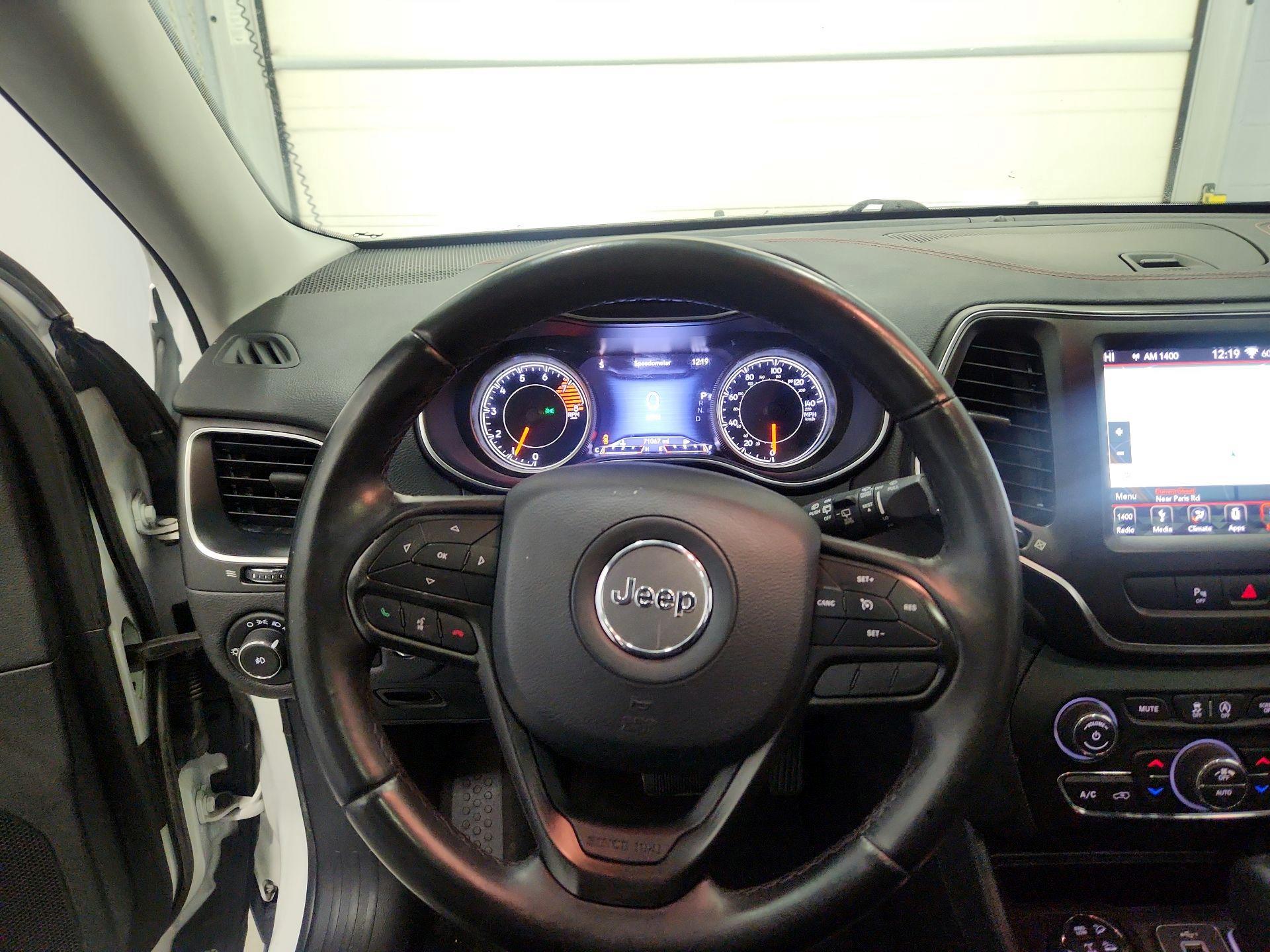 Thumbnail: 2019 Jeep Cherokee - 10