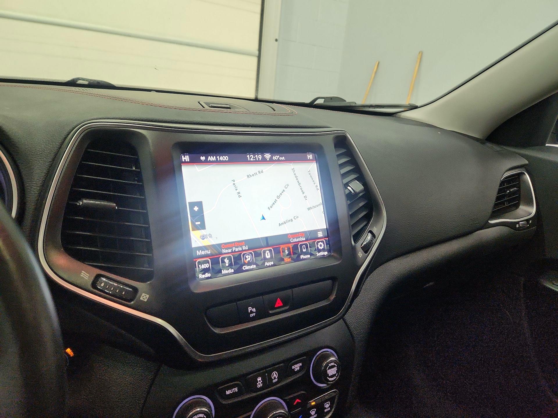 Thumbnail: 2019 Jeep Cherokee - 14