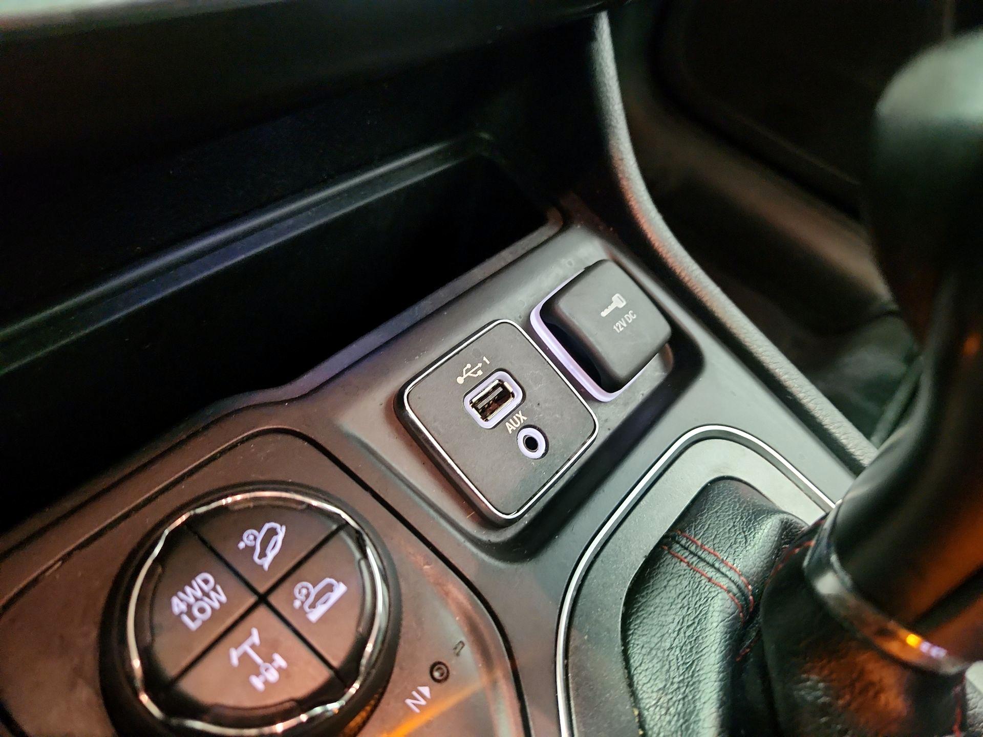 Thumbnail: 2019 Jeep Cherokee - 19