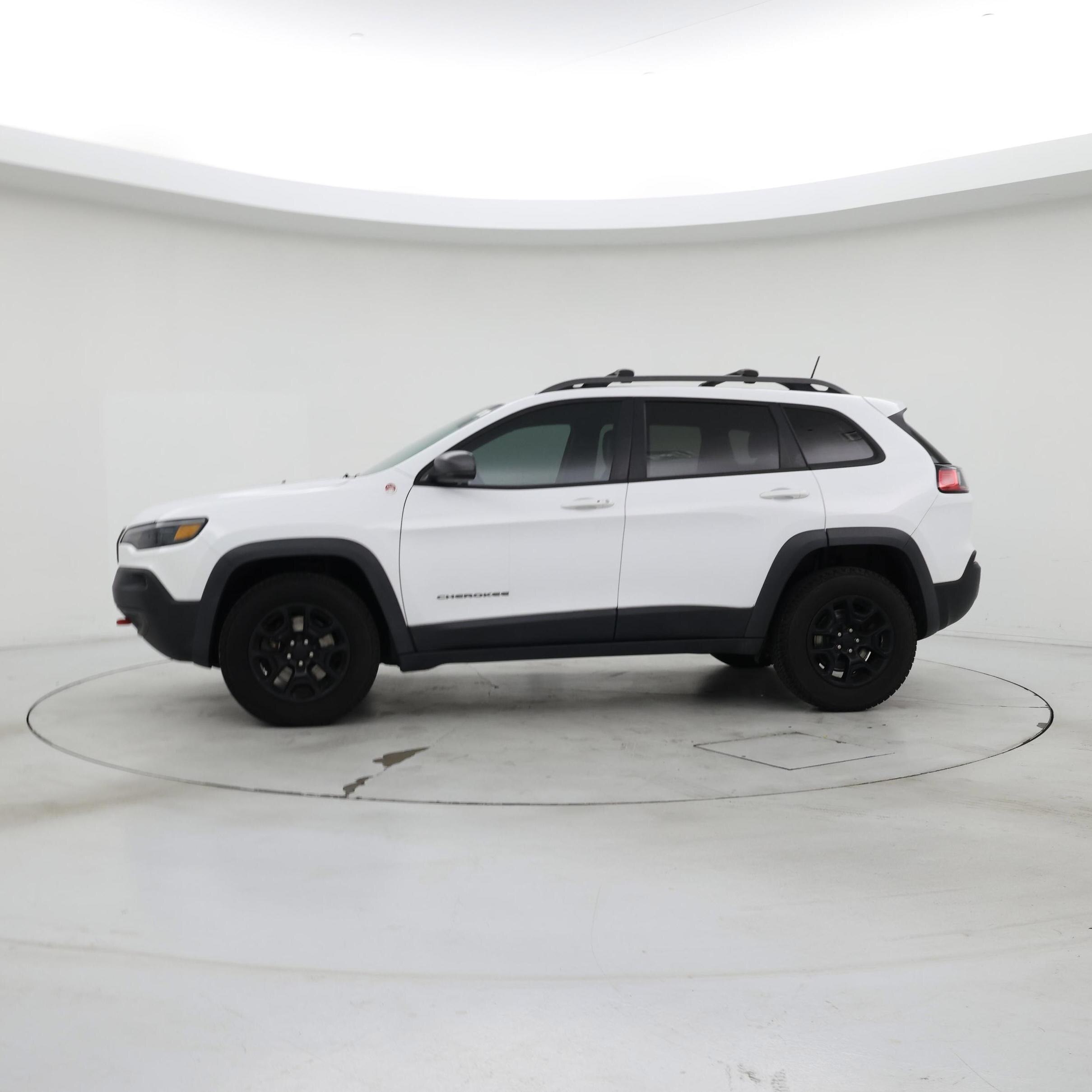 Thumbnail: 2019 Jeep Cherokee - 3