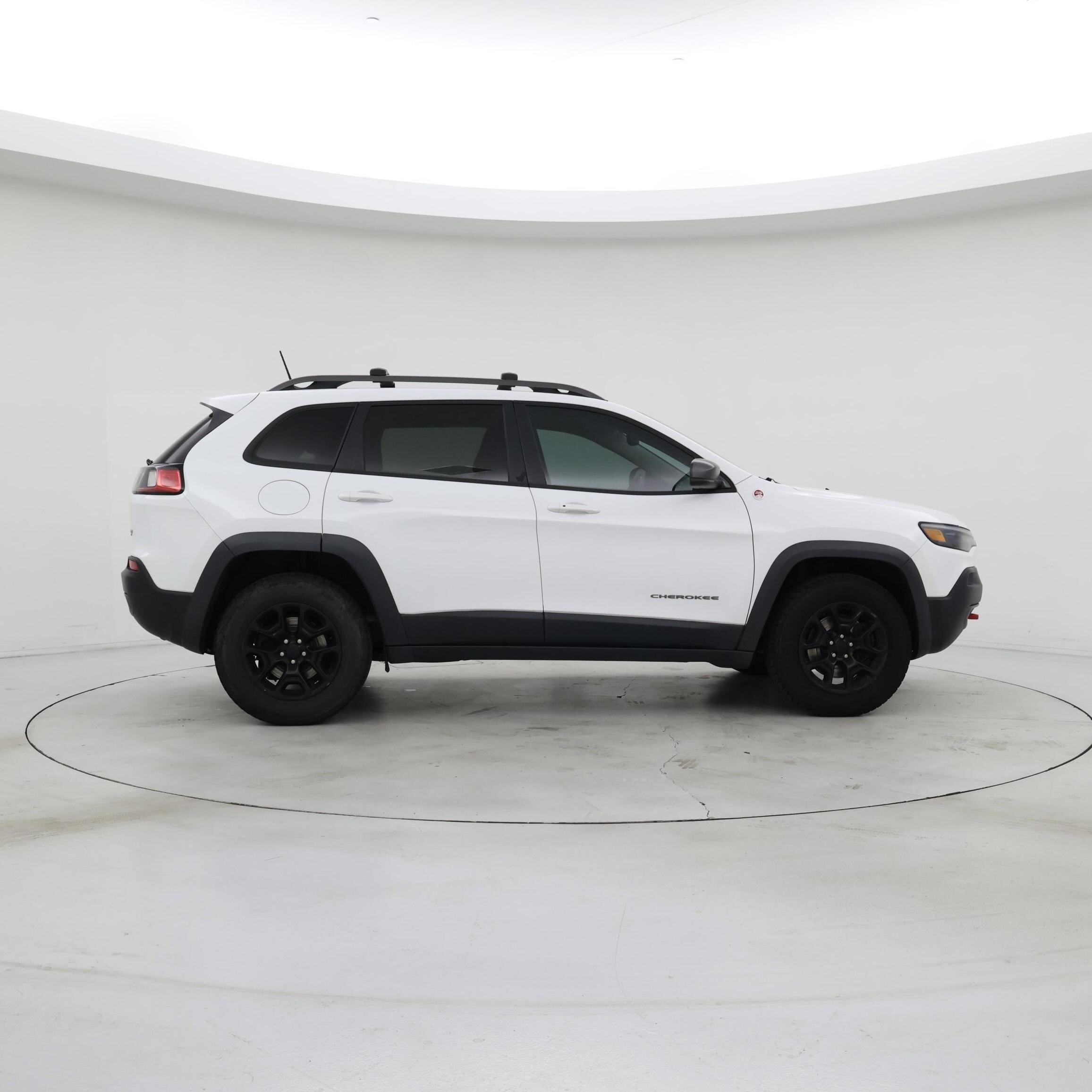 Thumbnail: 2019 Jeep Cherokee - 7