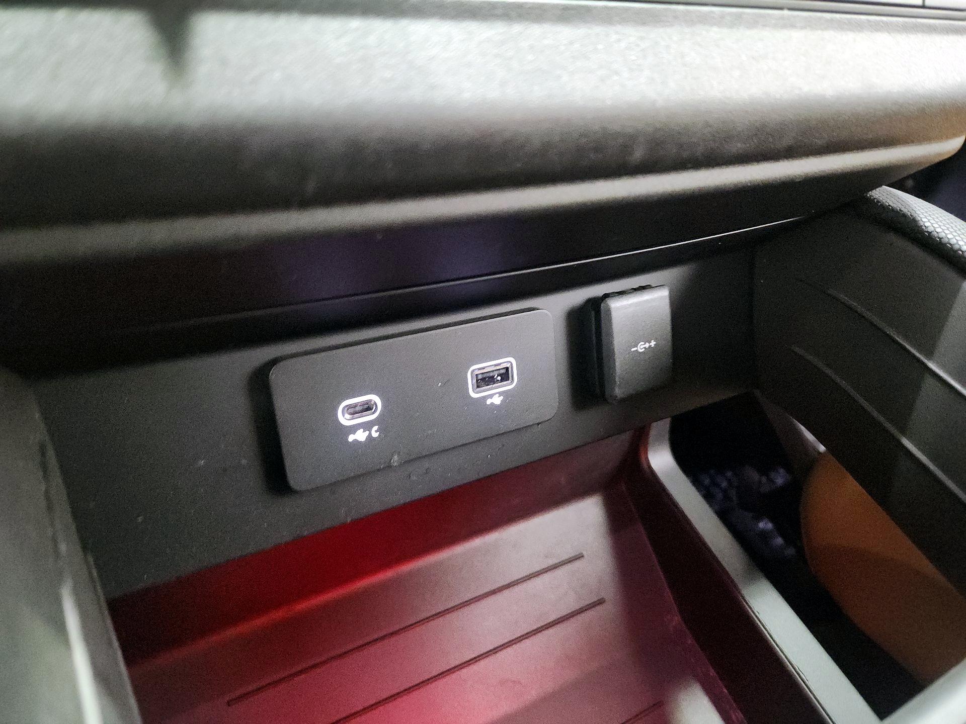 Thumbnail: 2024 Land Rover Defender - 19