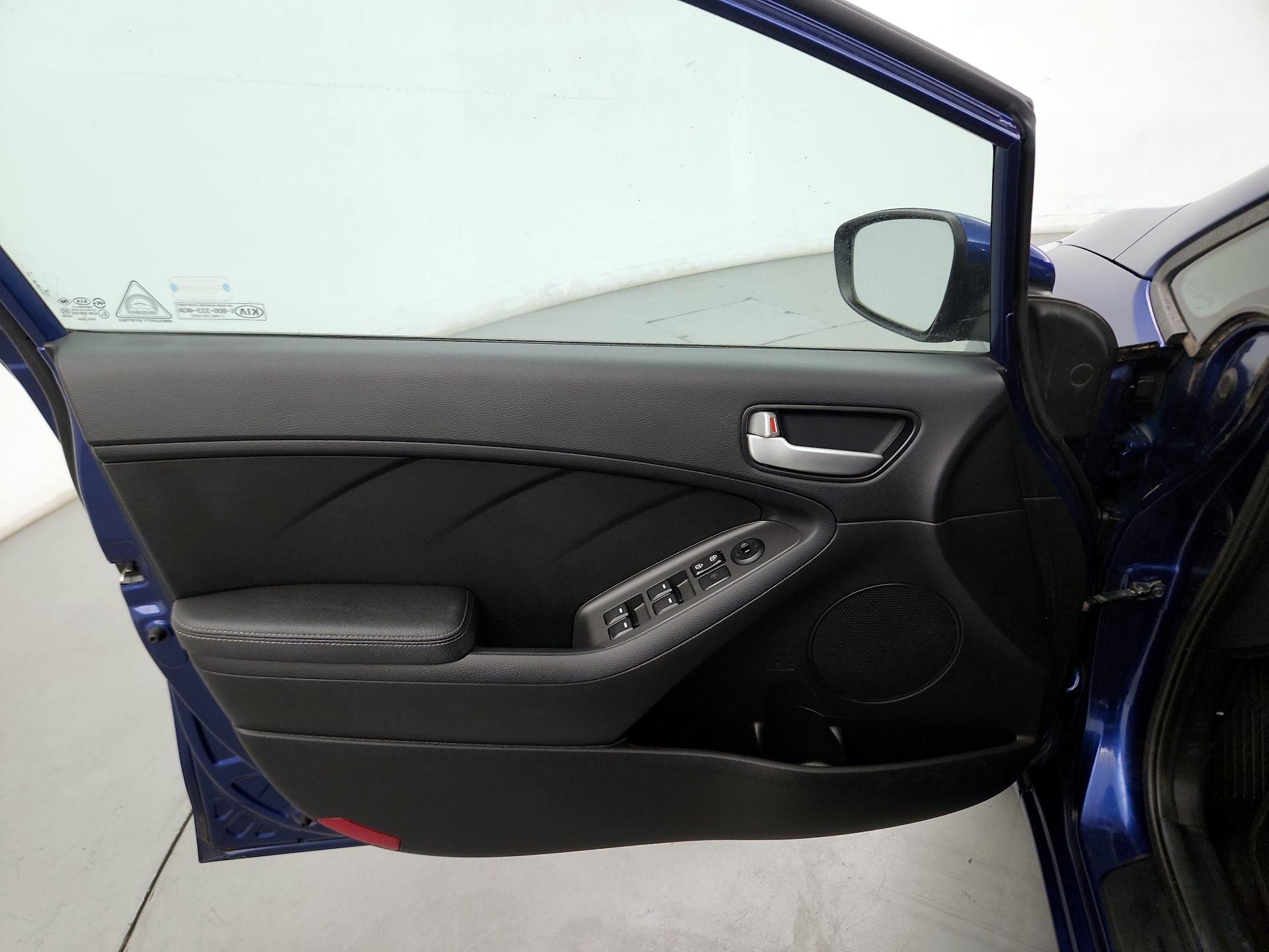 Thumbnail: 2017 Kia Forte - 10