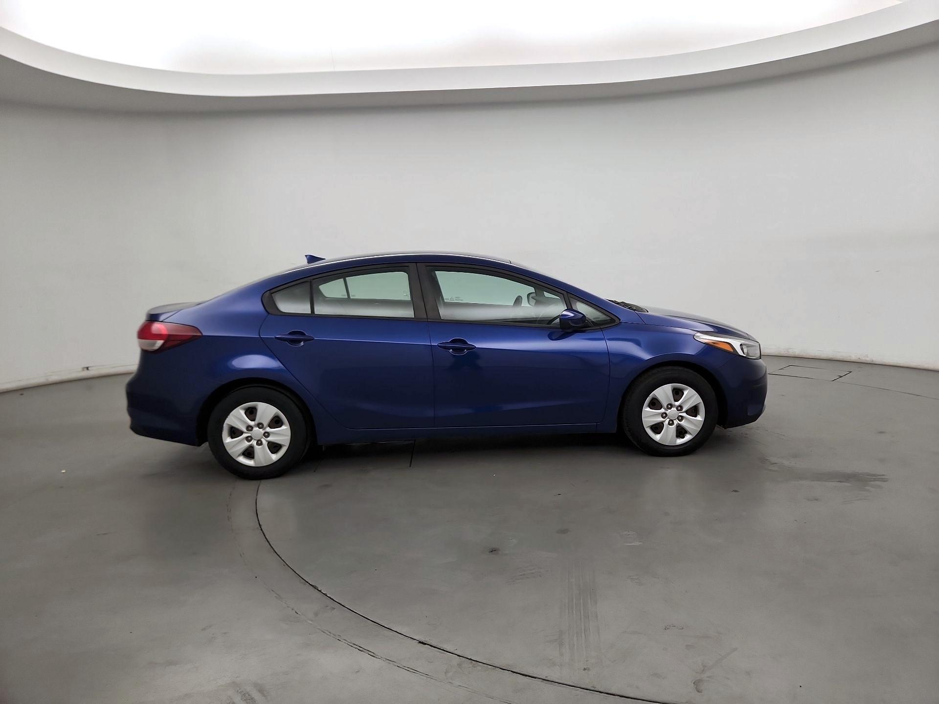 Thumbnail: 2017 Kia Forte - 4