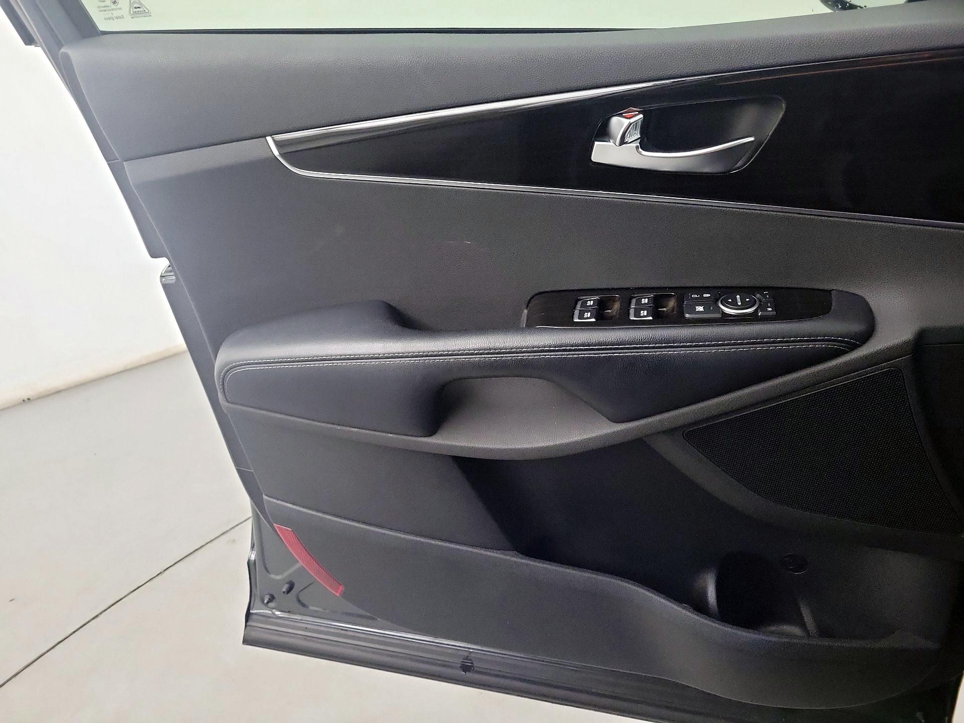 Thumbnail: 2020 Kia Sorento - 10