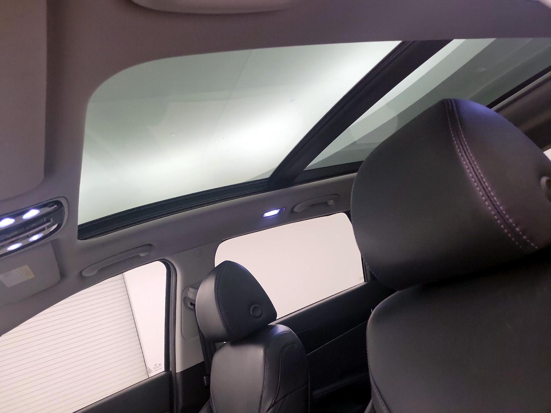 Thumbnail: 2020 Kia Sorento - 17