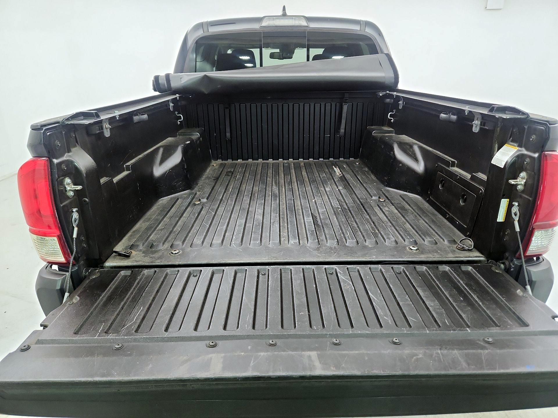 Thumbnail: 2019 Toyota Tacoma - 18