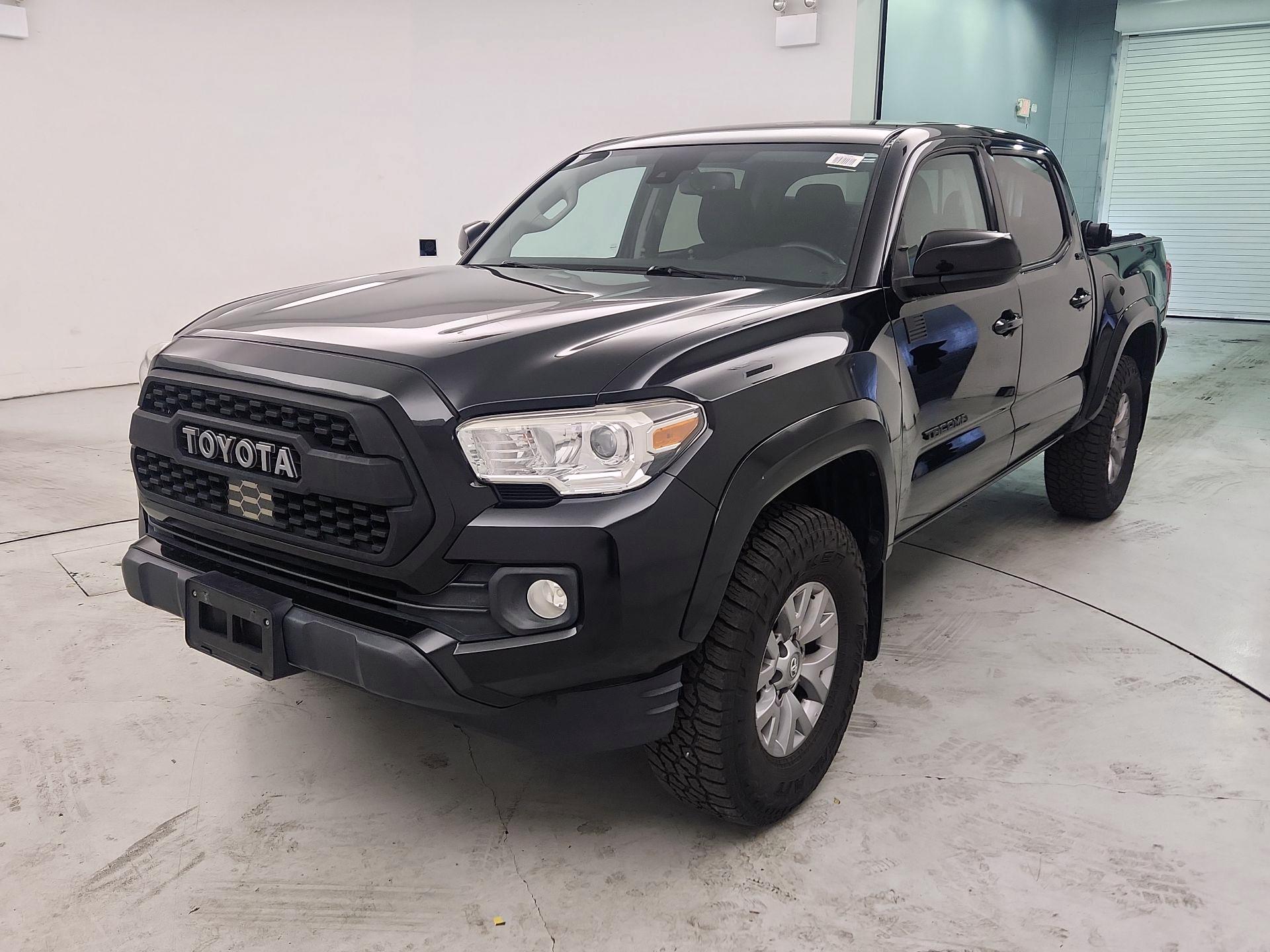 Thumbnail: 2019 Toyota Tacoma - 3