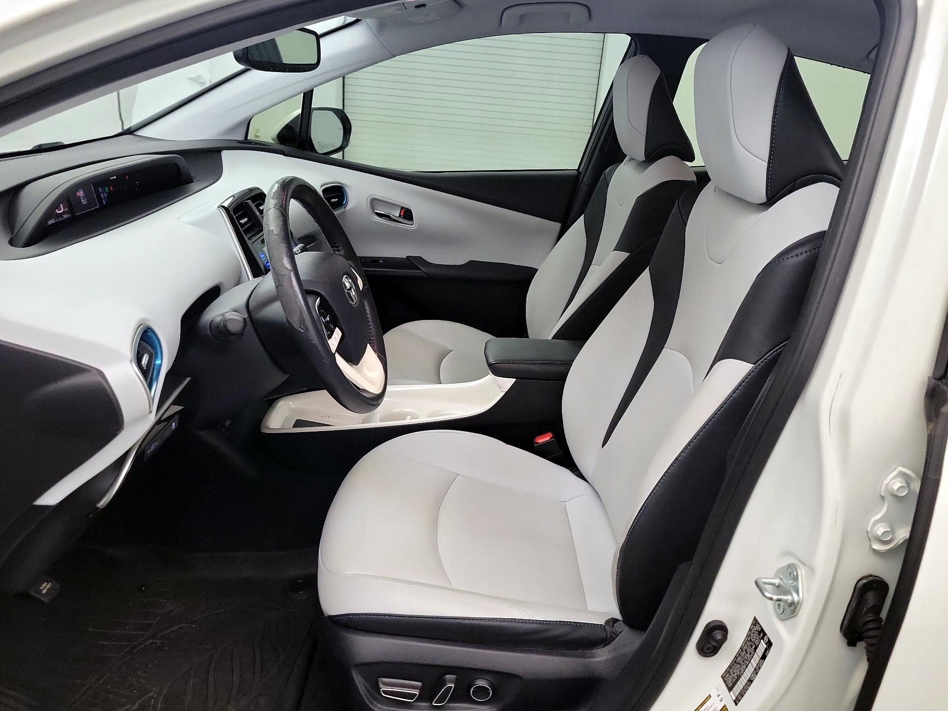 Thumbnail: 2016 Toyota Prius - 9