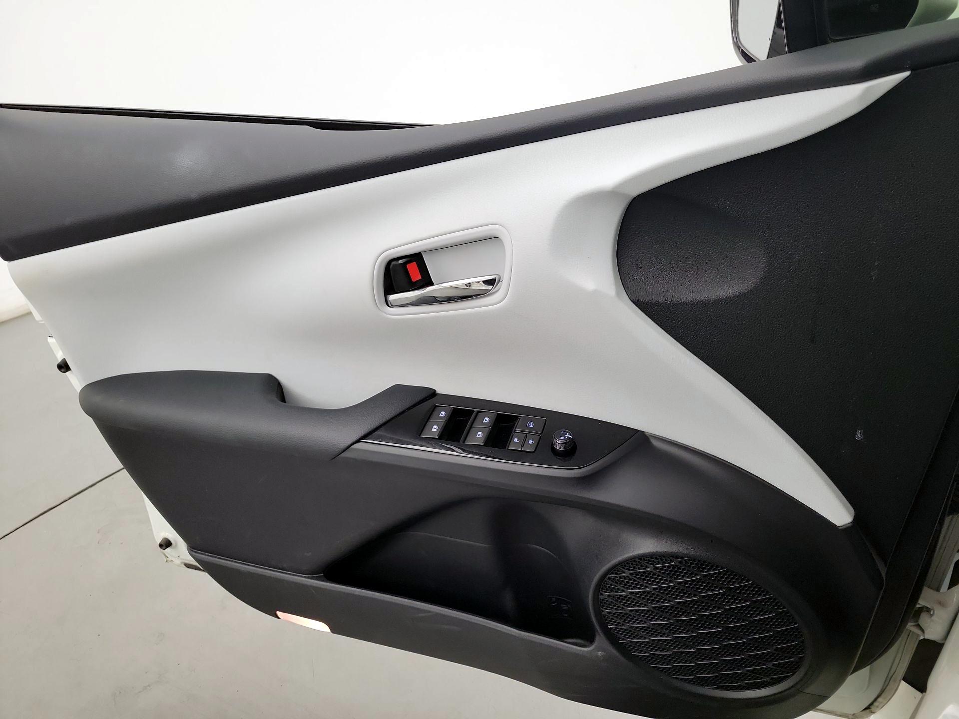 Thumbnail: 2016 Toyota Prius - 10