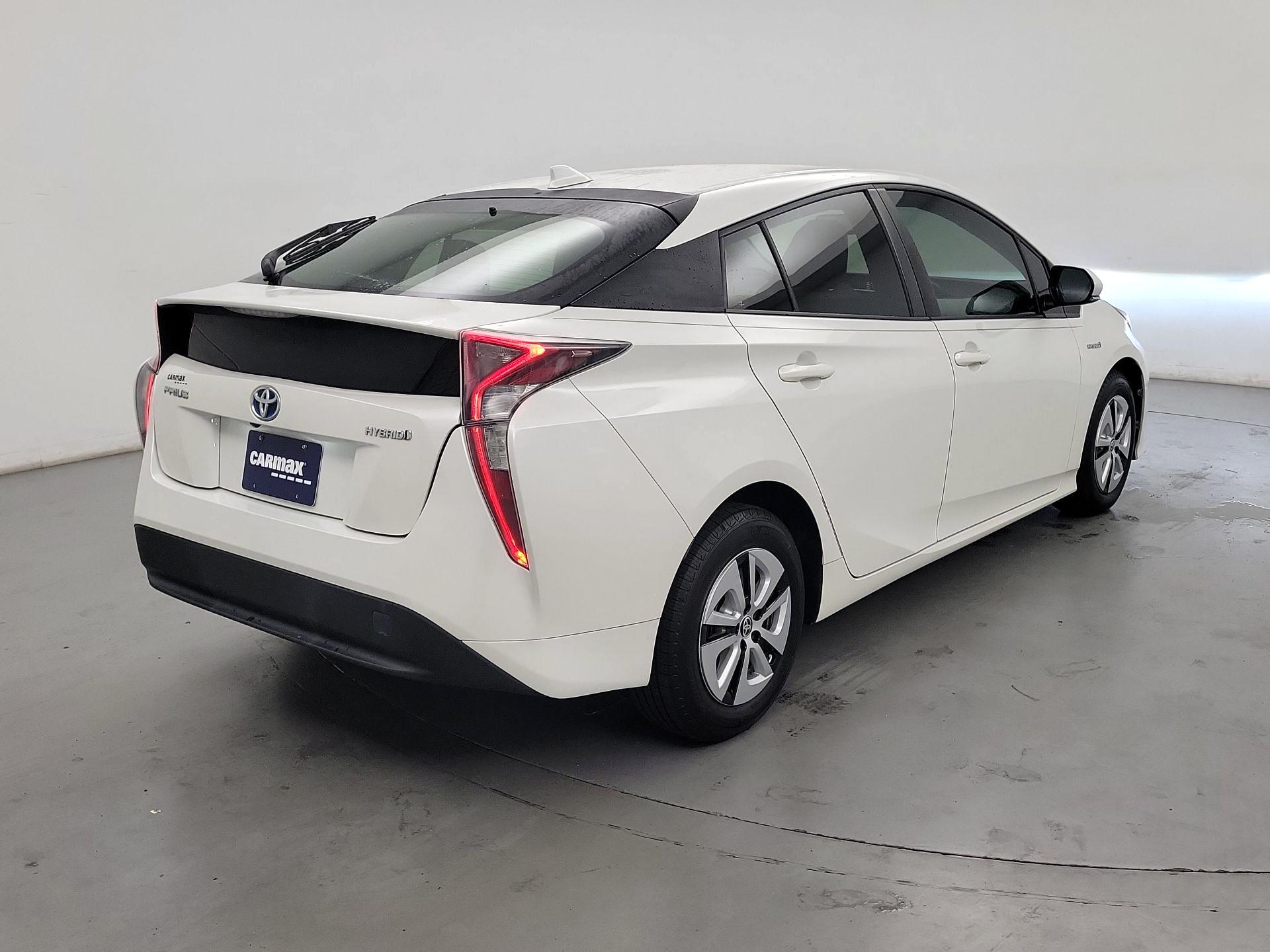 Thumbnail: 2016 Toyota Prius - 5