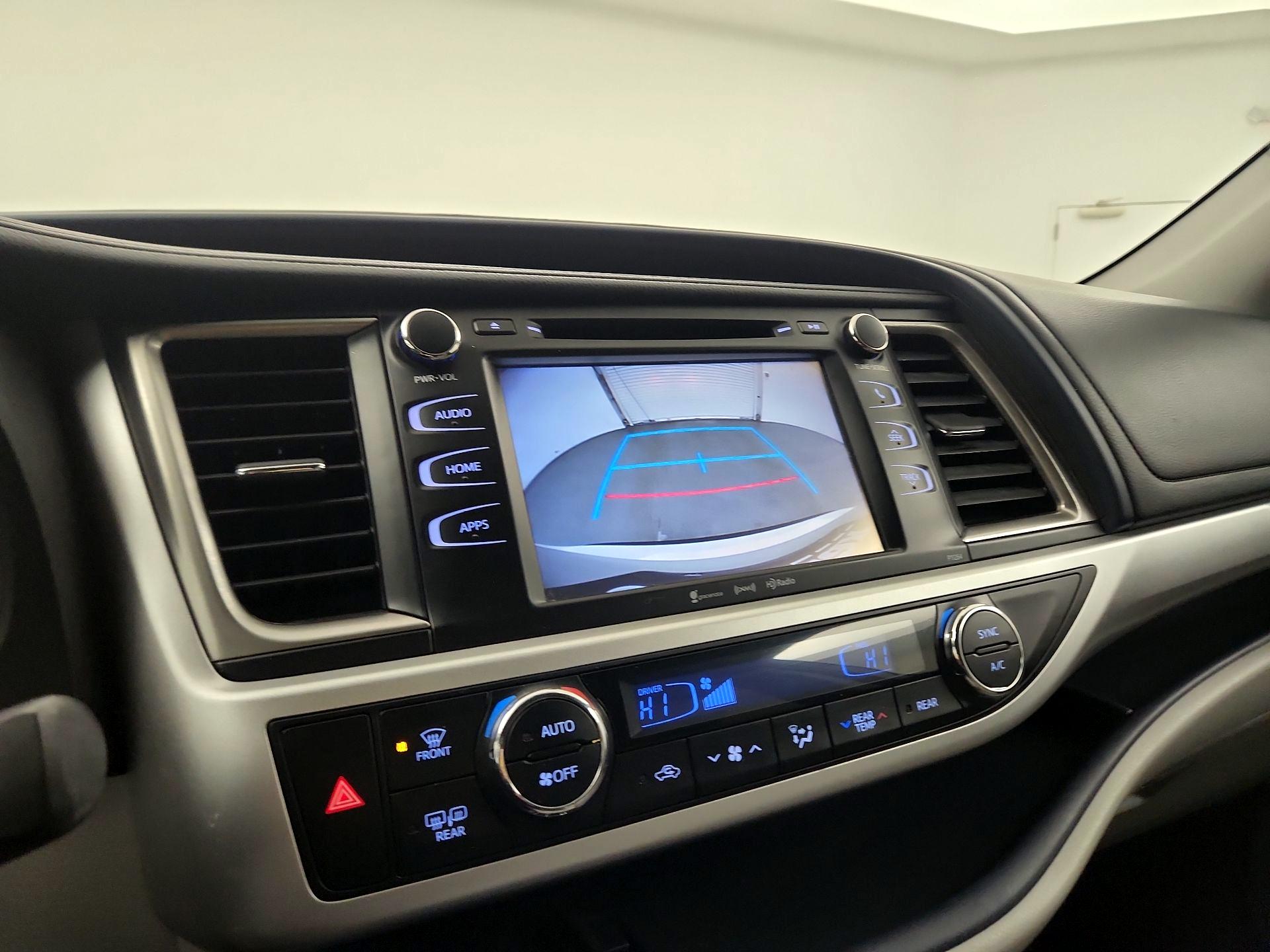 Thumbnail: 2016 Toyota Highlander - 12