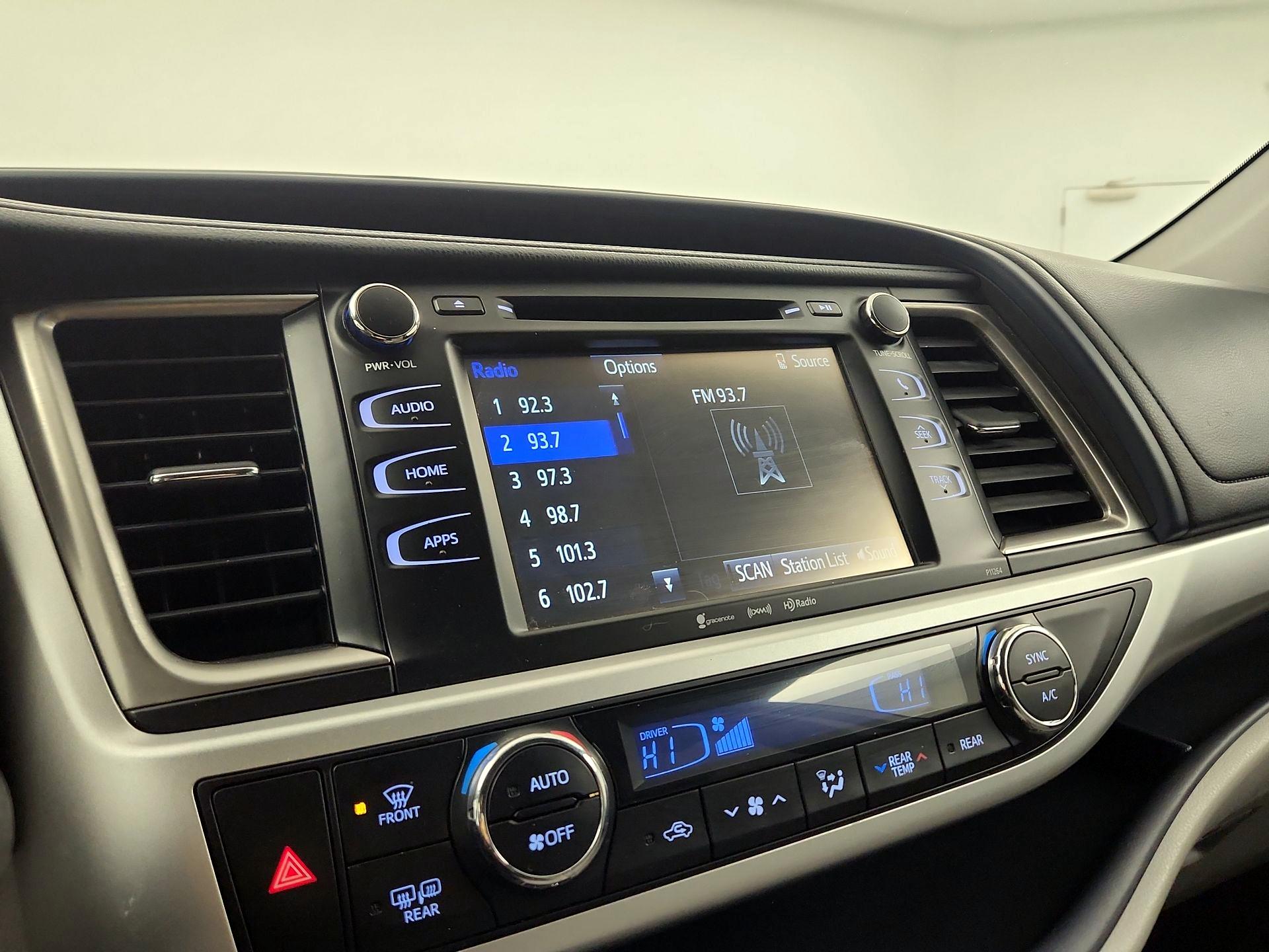 Thumbnail: 2016 Toyota Highlander - 13