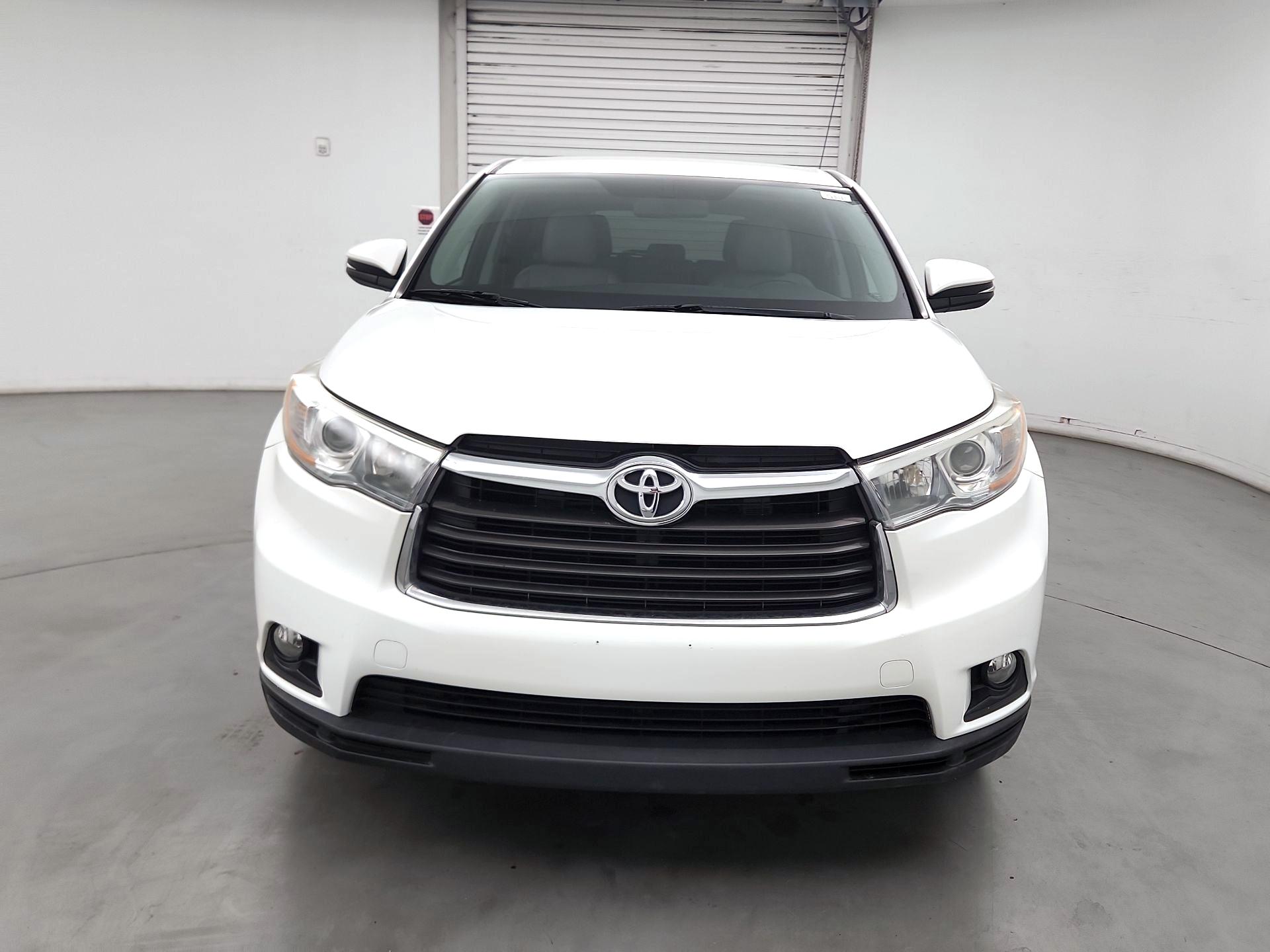 Thumbnail: 2016 Toyota Highlander - 2
