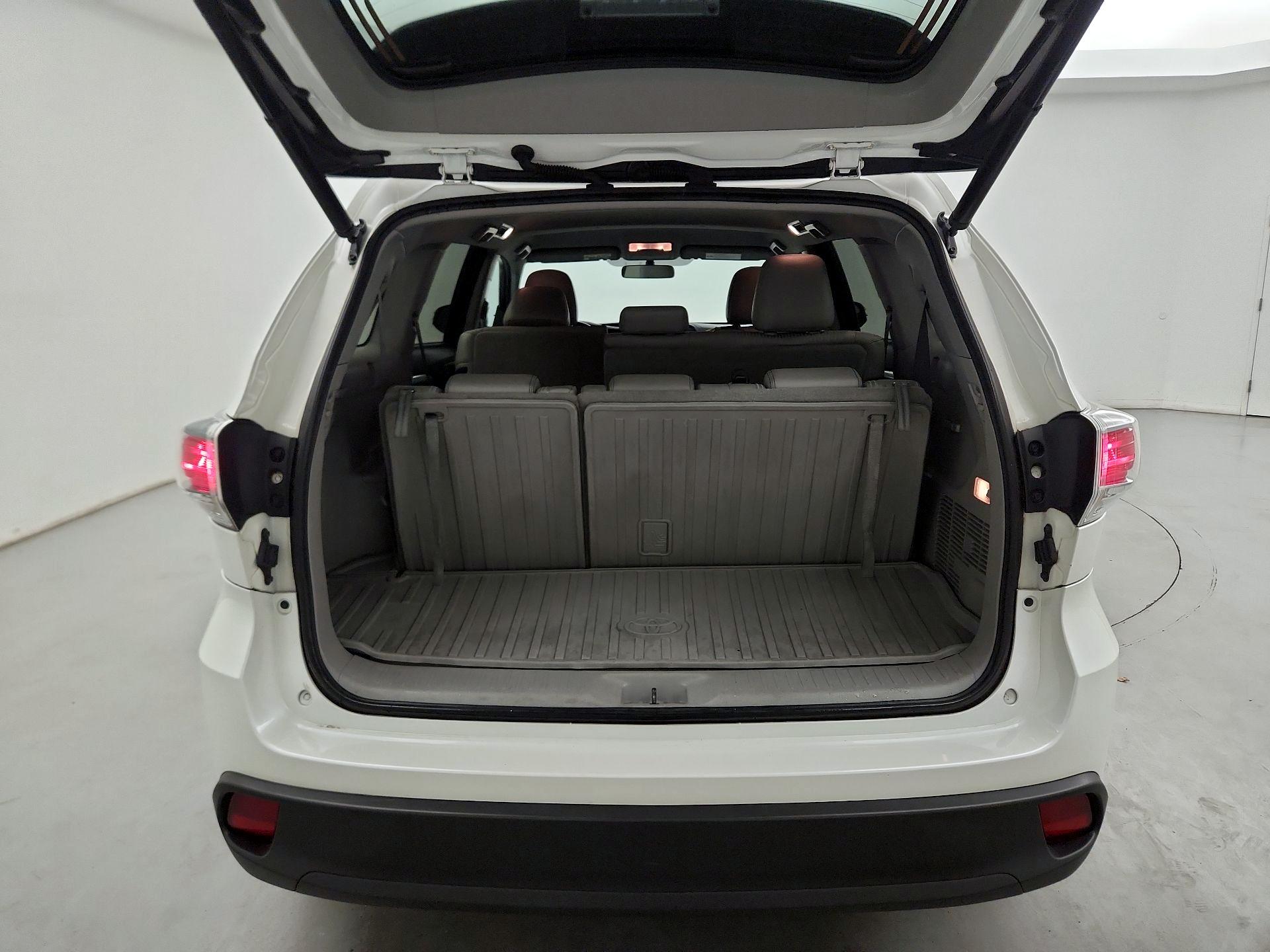 Thumbnail: 2016 Toyota Highlander - 19