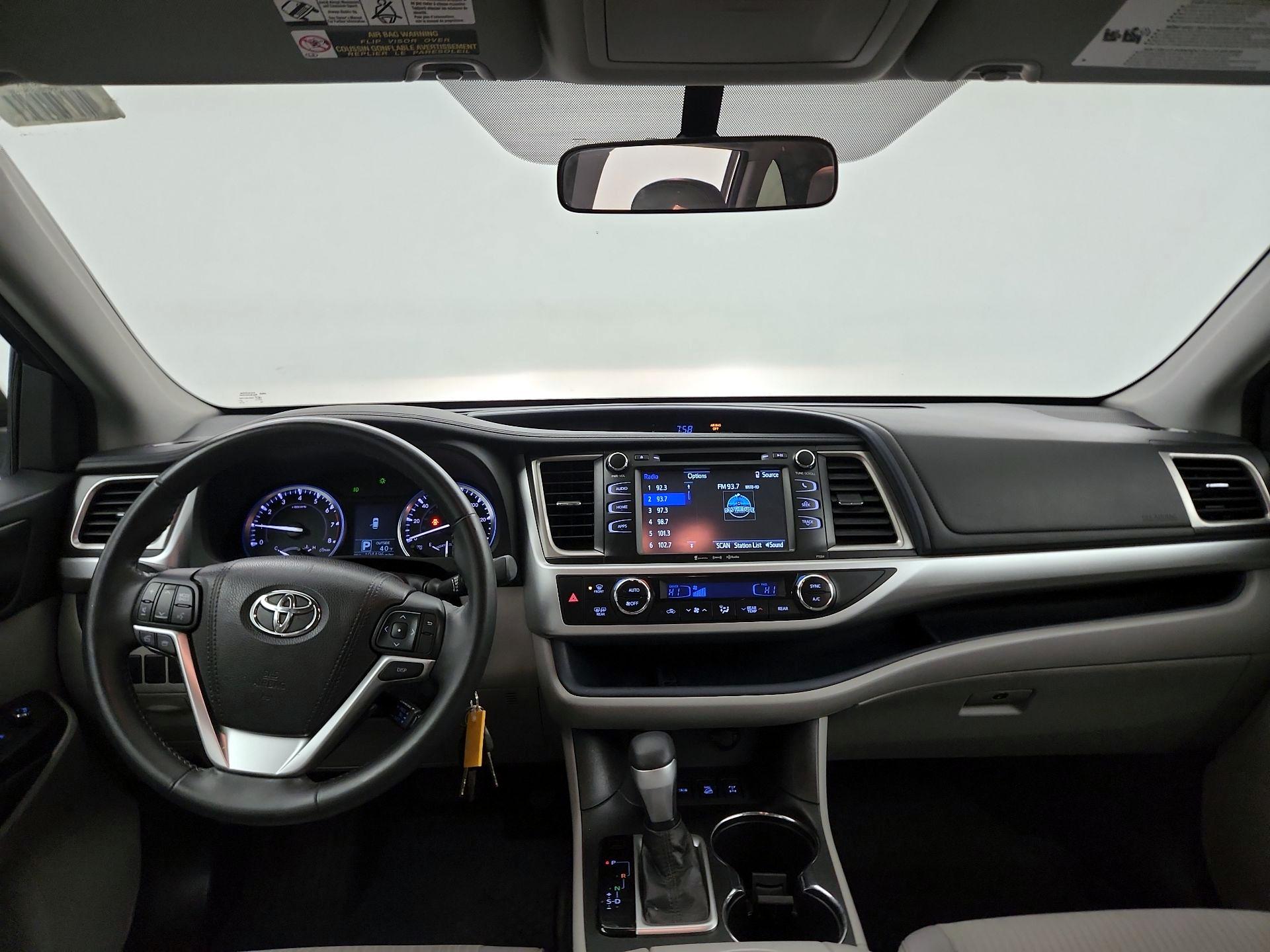 Thumbnail: 2016 Toyota Highlander - 8