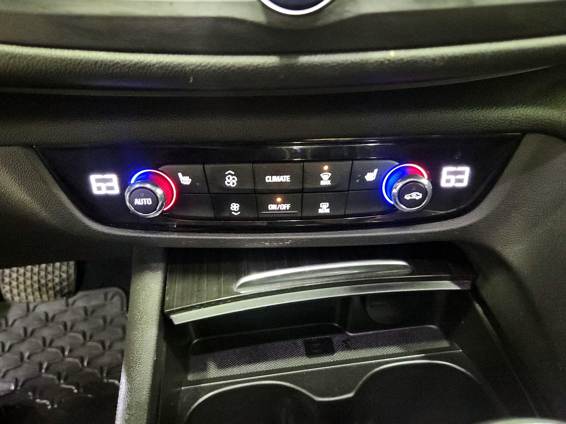 Thumbnail: 2018 Buick Regal - 17