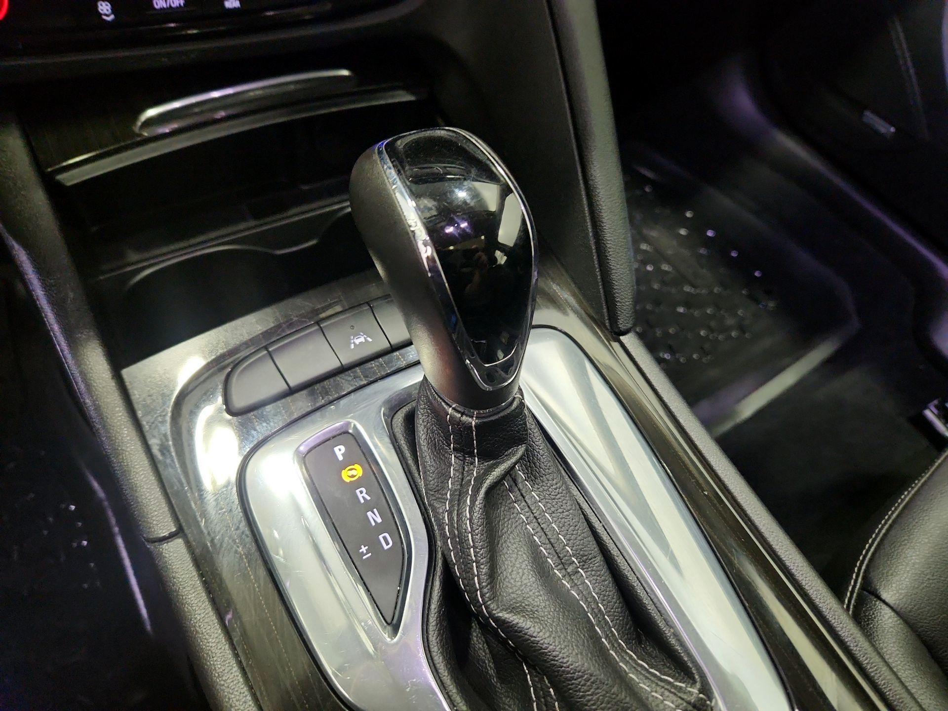 Thumbnail: 2018 Buick Regal - 18