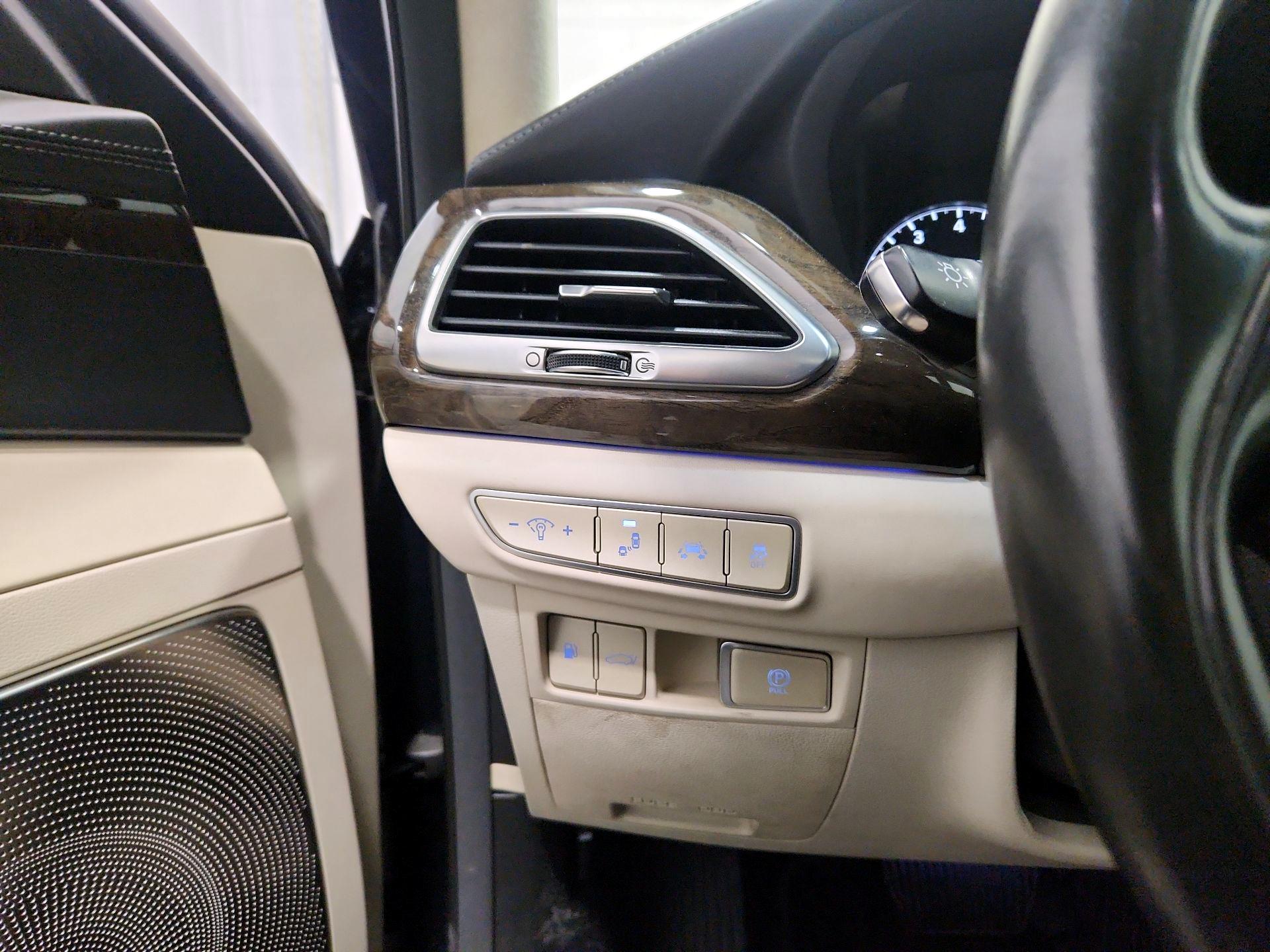 Thumbnail: 2019 Genesis G90 - 13