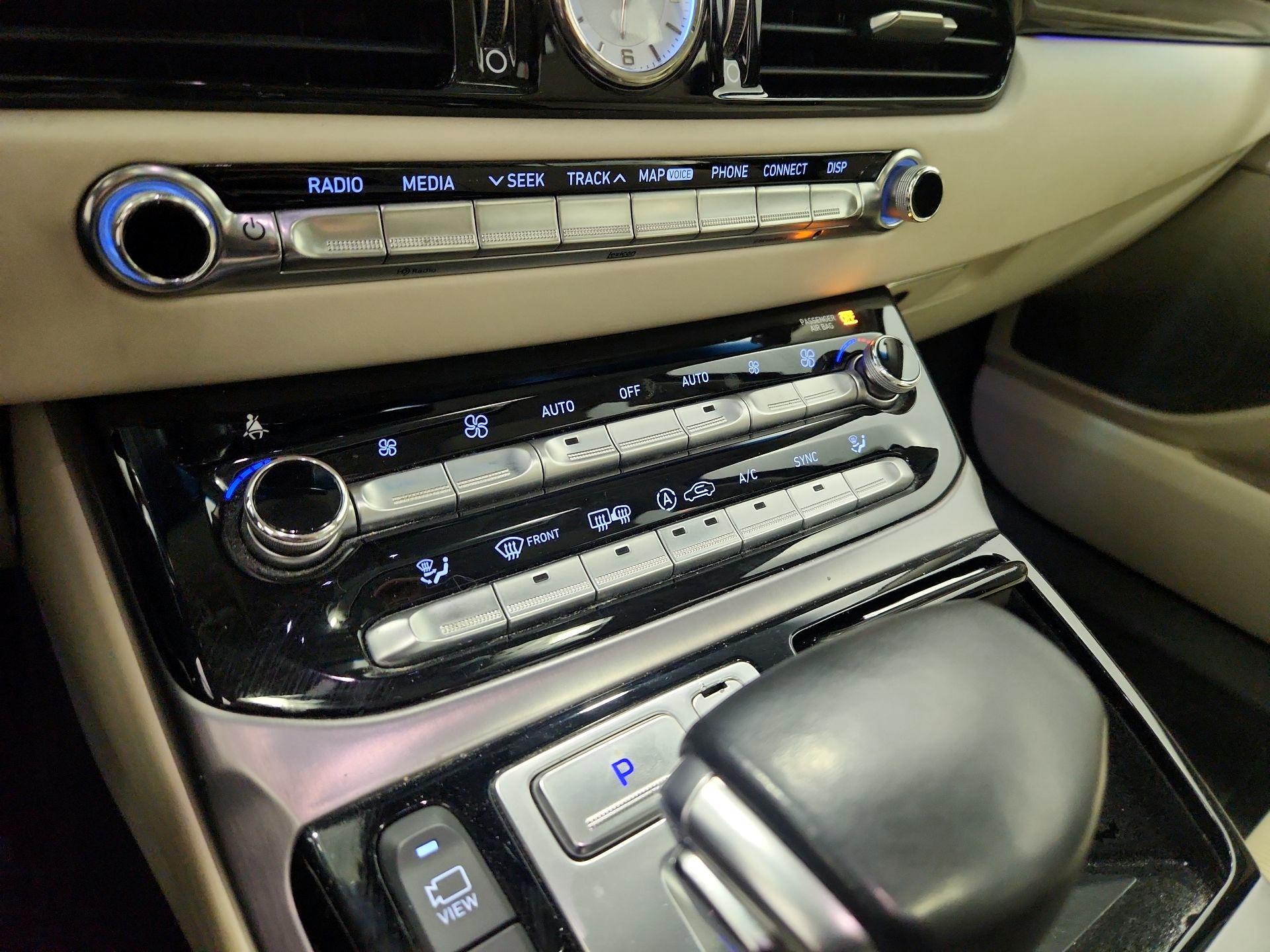 Thumbnail: 2019 Genesis G90 - 17