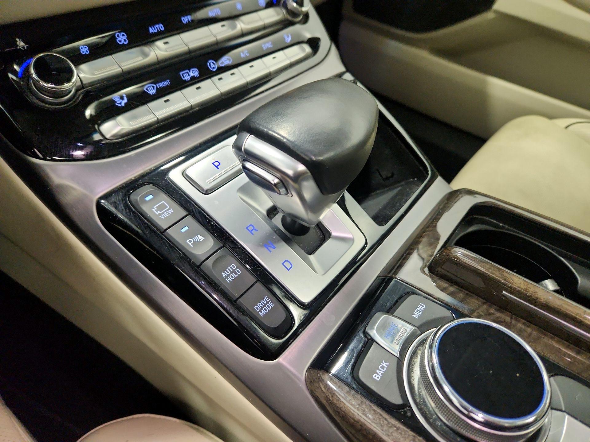 Thumbnail: 2019 Genesis G90 - 18