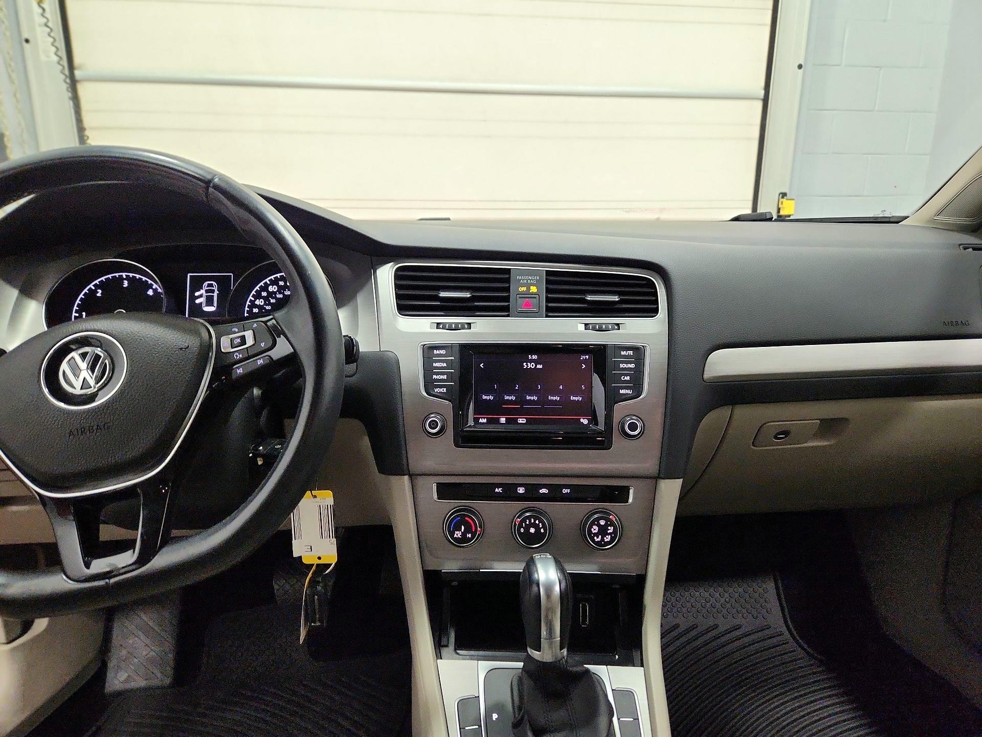 Thumbnail: 2015 Volkswagen Golf - 9