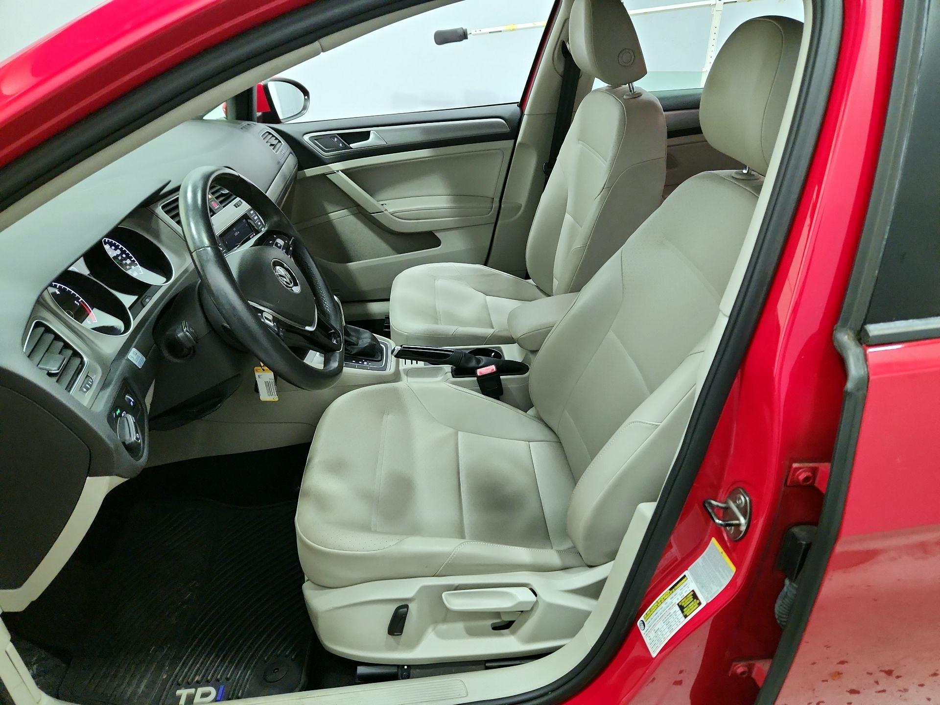 Thumbnail: 2015 Volkswagen Golf - 11