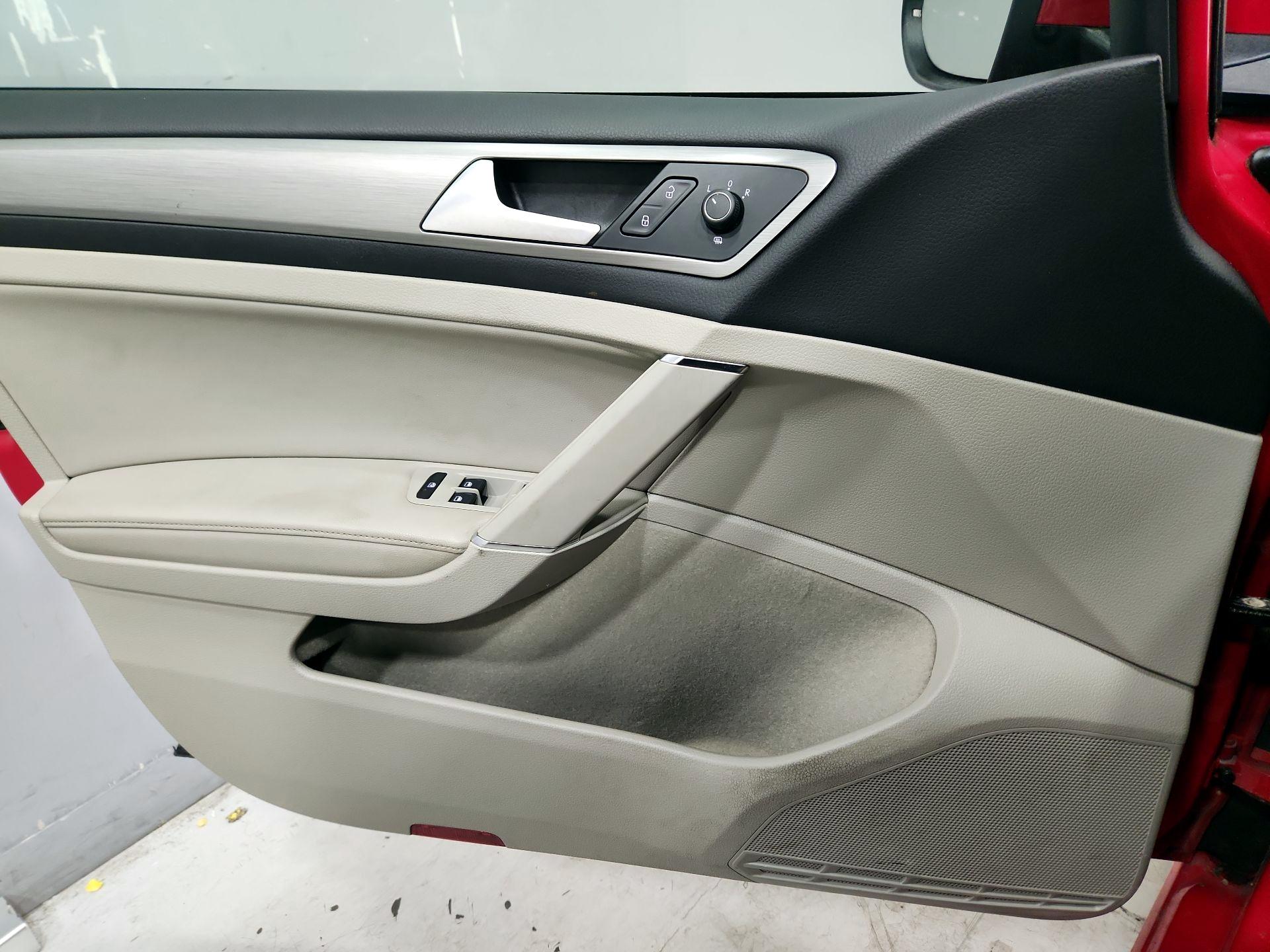 Thumbnail: 2015 Volkswagen Golf - 12