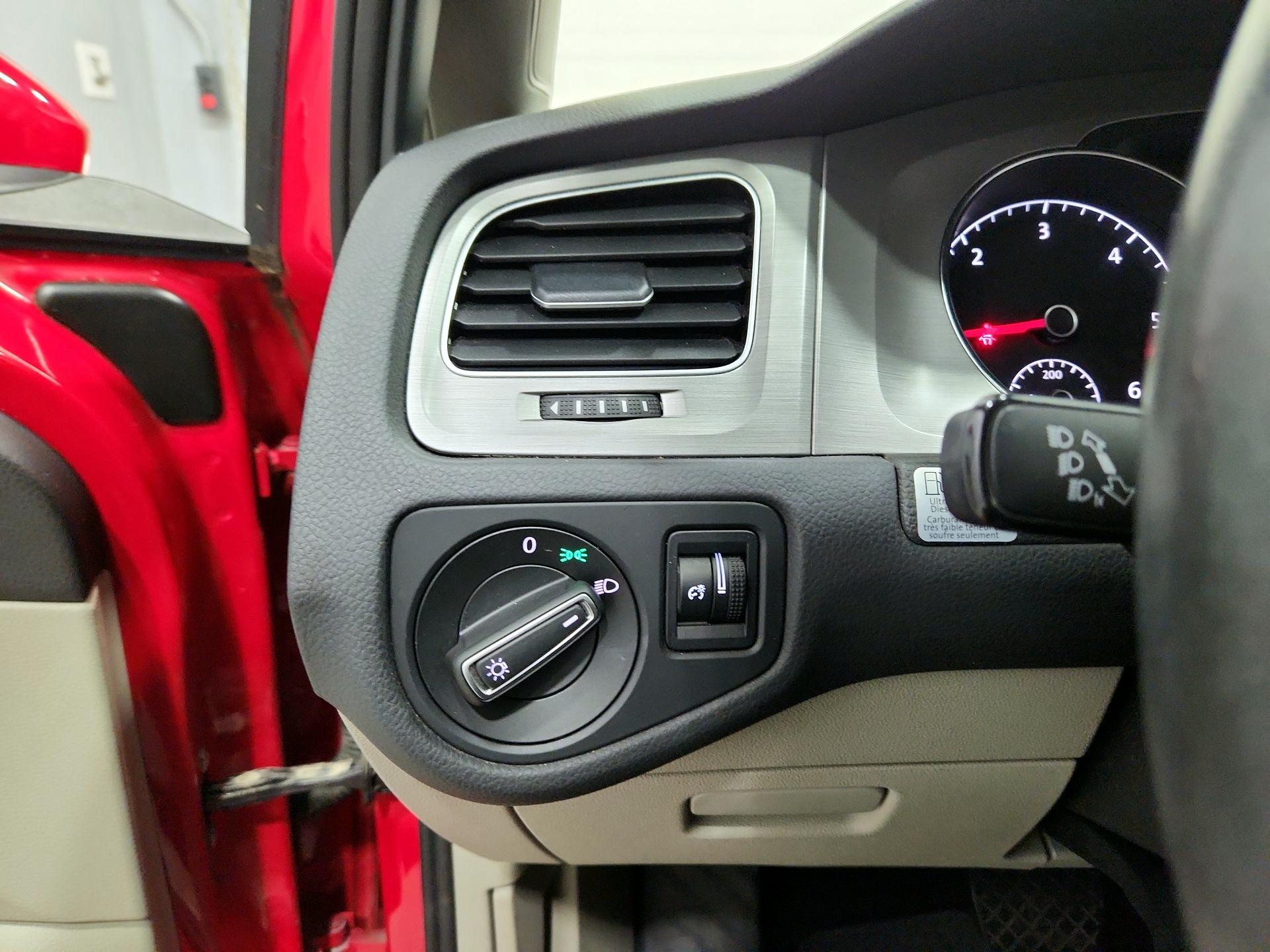 Thumbnail: 2015 Volkswagen Golf - 13