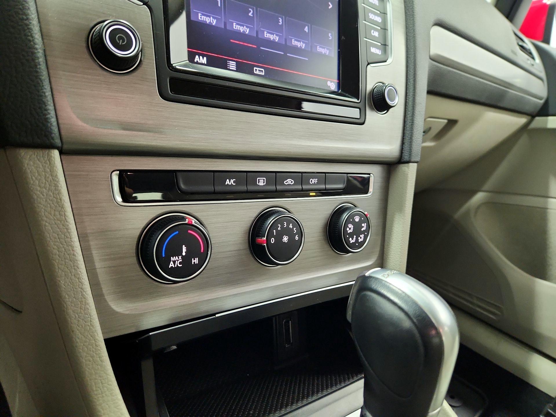 Thumbnail: 2015 Volkswagen Golf - 15