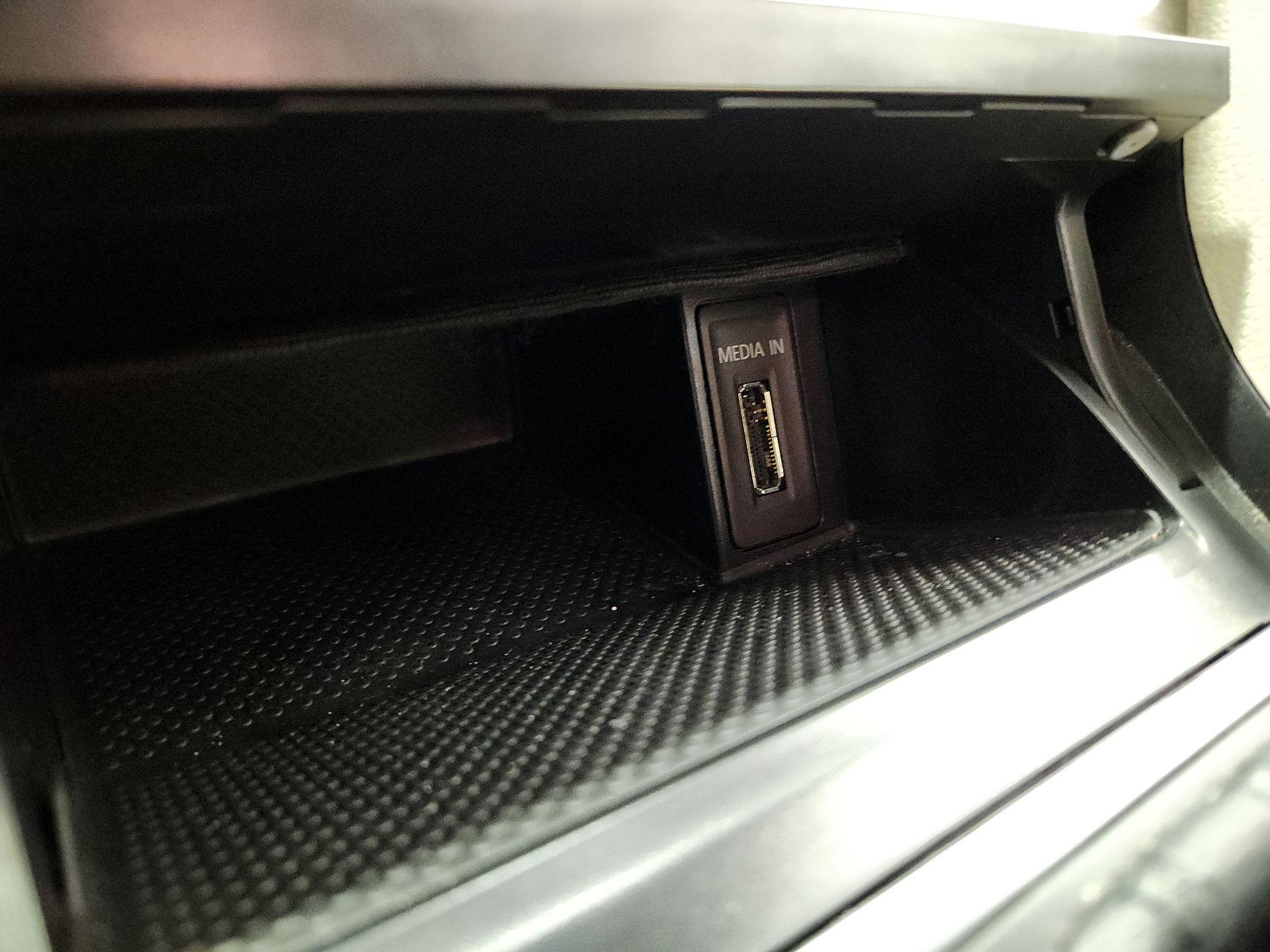 Thumbnail: 2015 Volkswagen Golf - 17