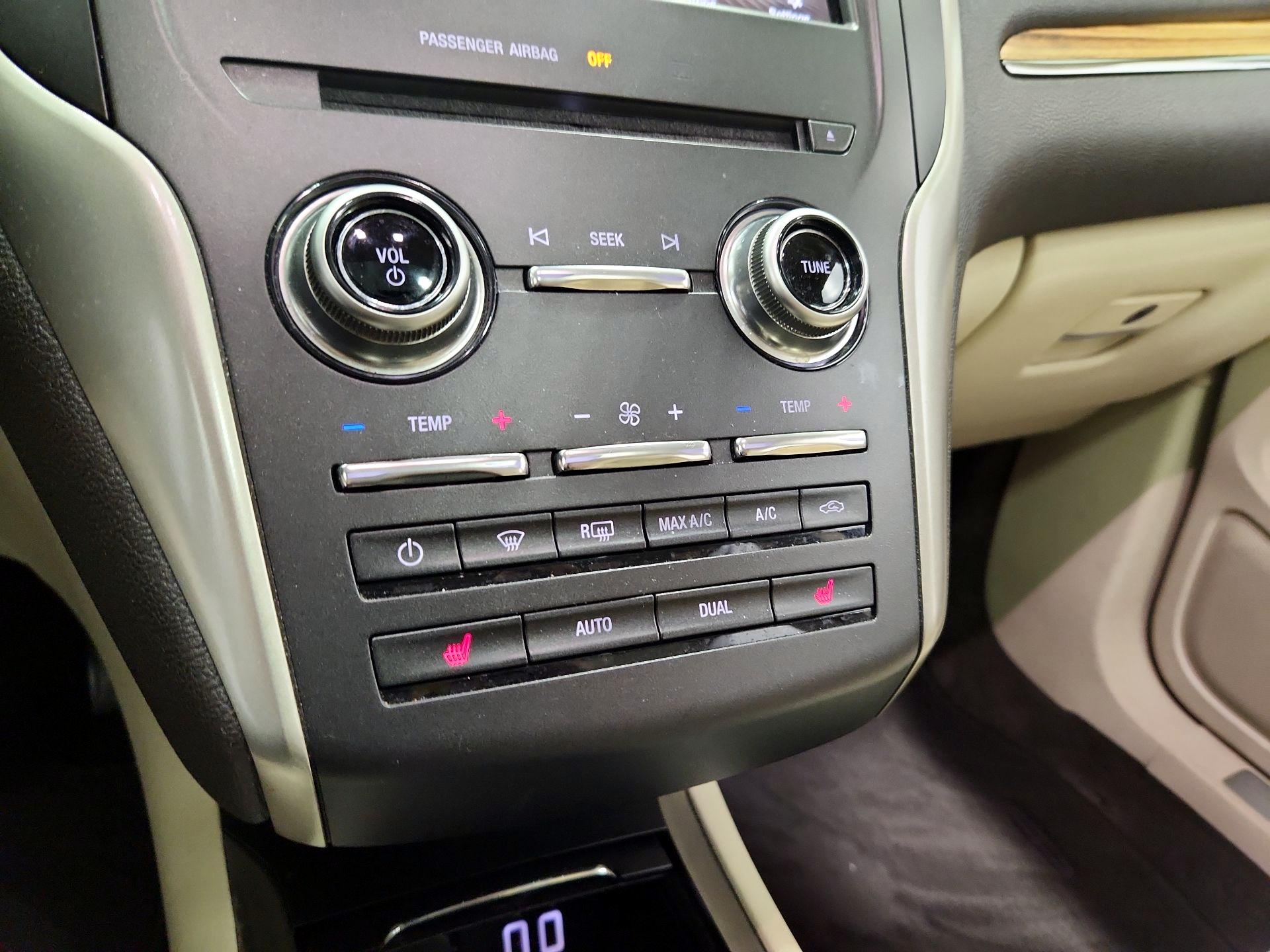 Thumbnail: 2016 Lincoln MKC - 17