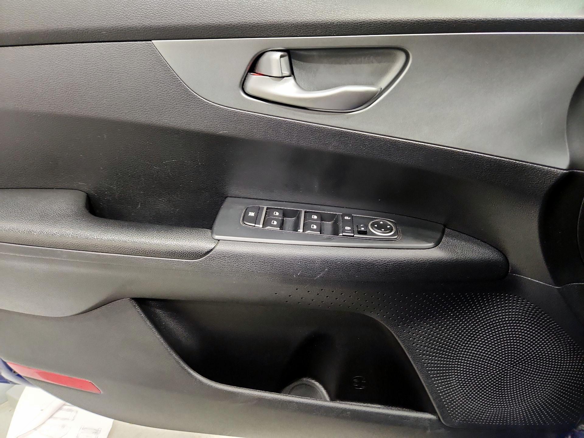 Thumbnail: 2020 Kia Forte - 12